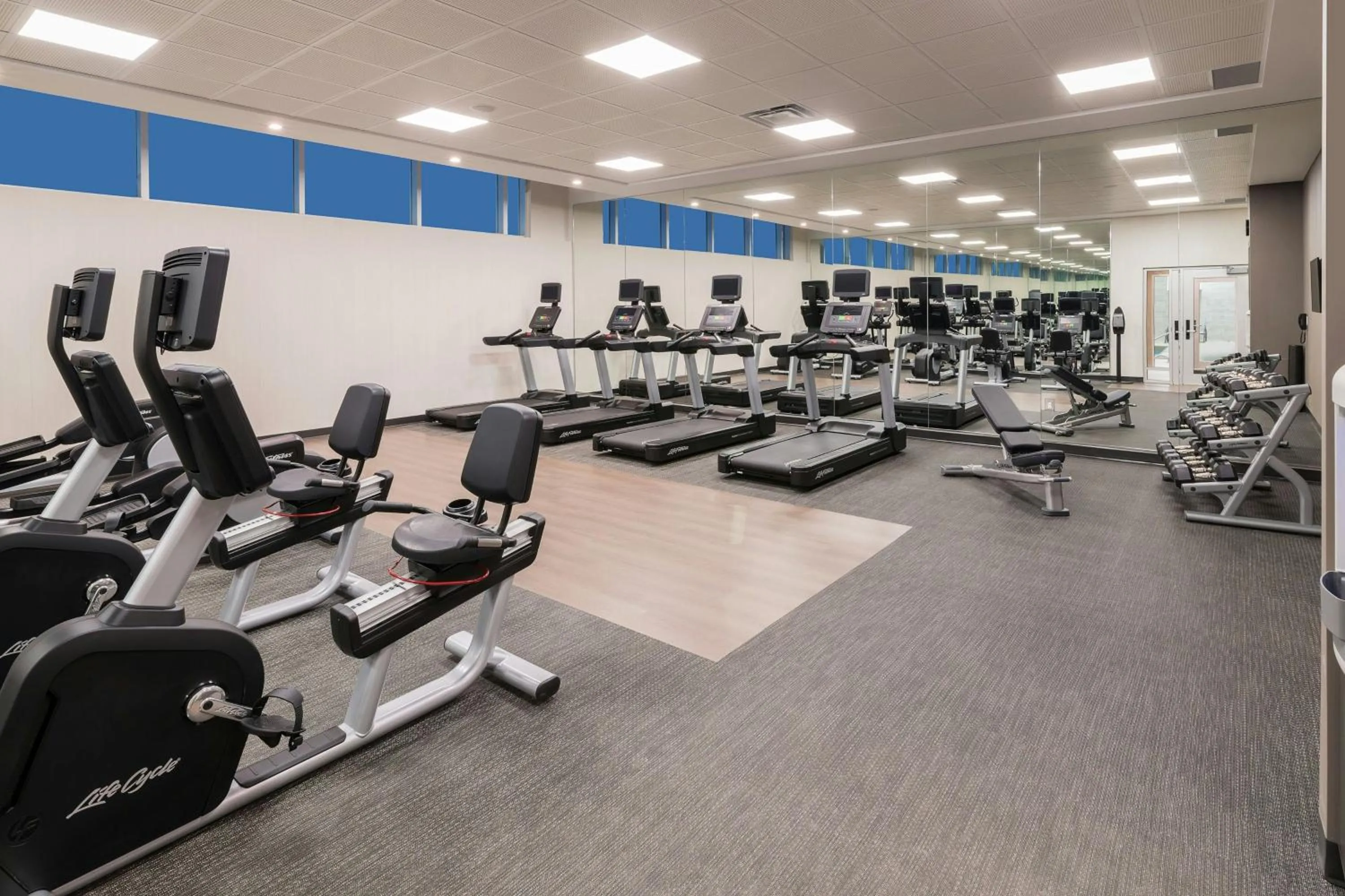 Fitness centre/facilities in Courtyard by Marriott Burlington-Oakville