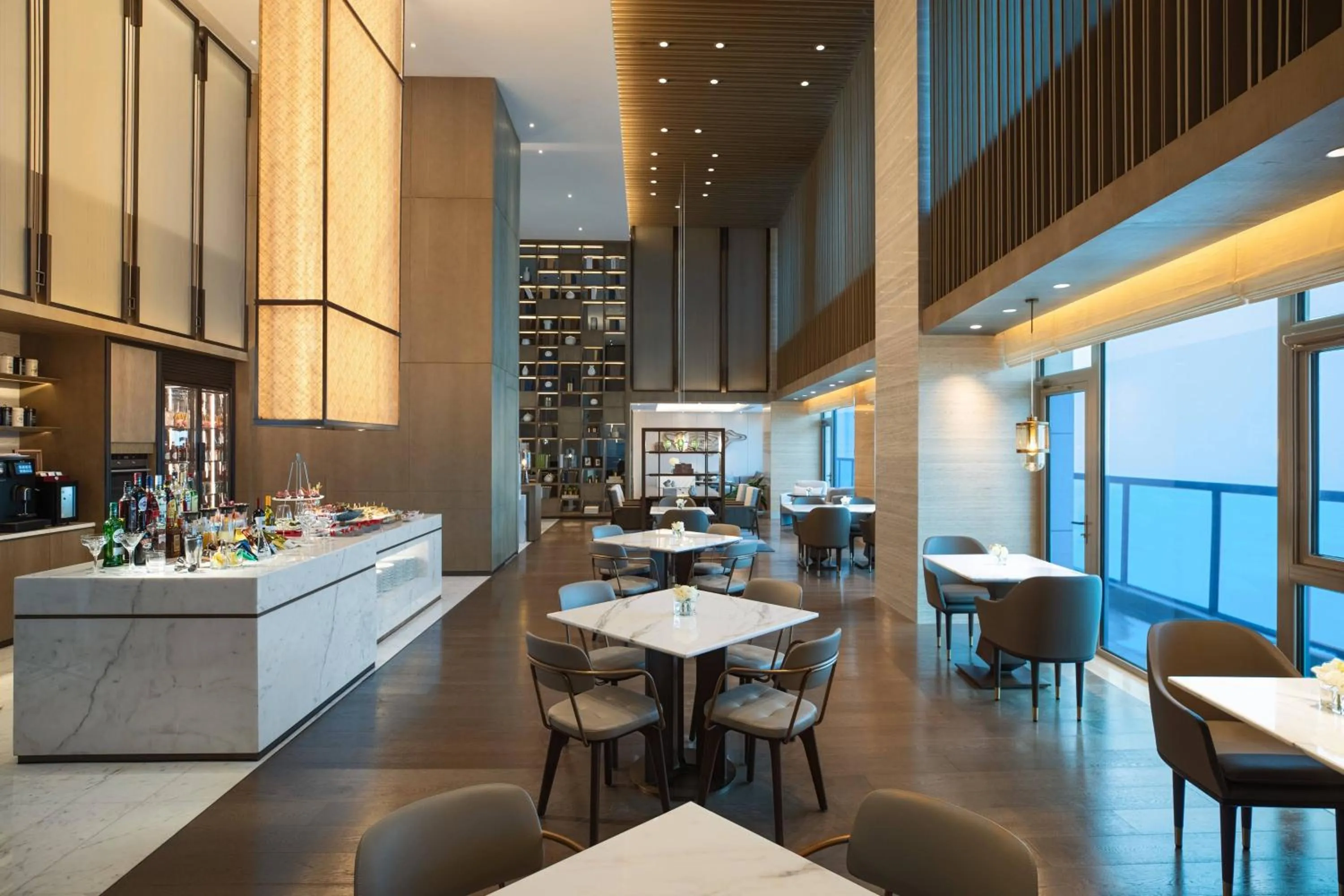 Lounge or bar in Yantai Marriott Hotel