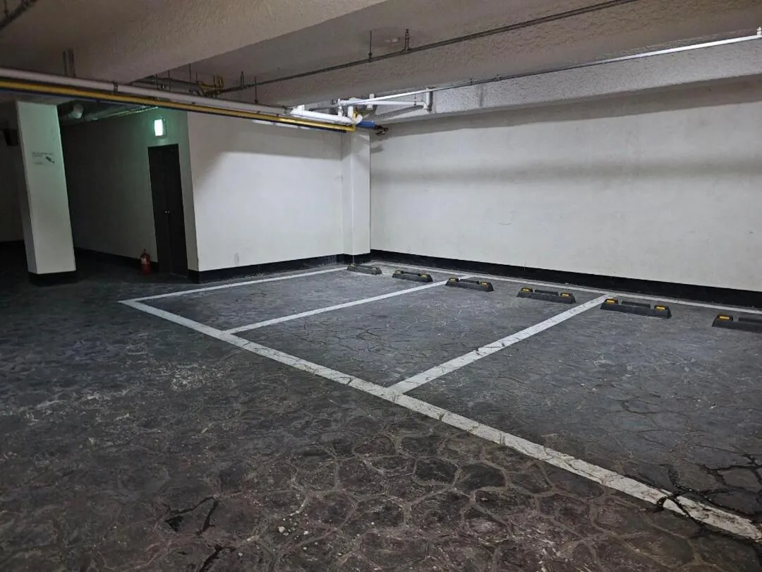 Parking in Maison de ciel harbor 39