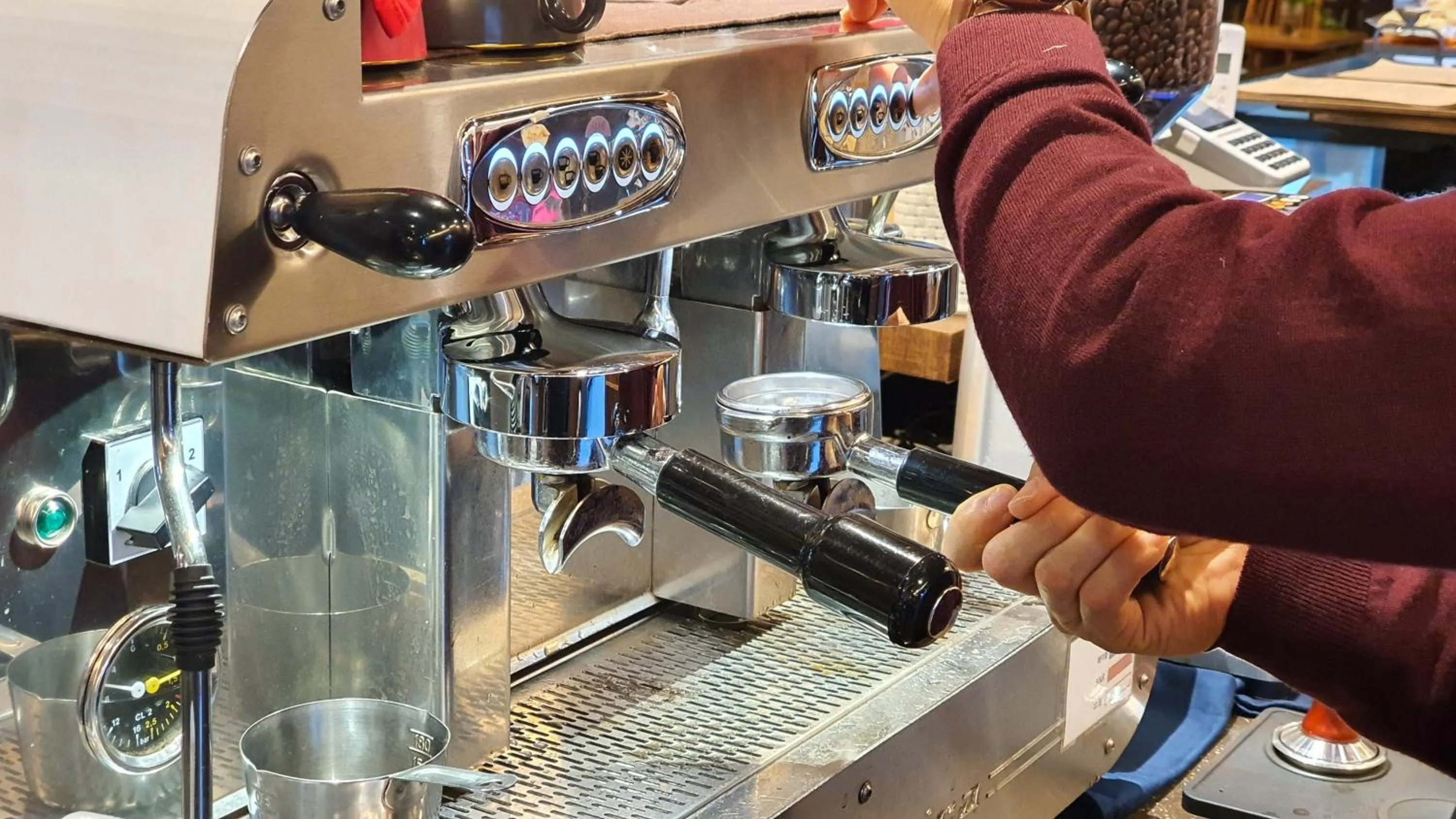 Restaurant/places to eat in Maison de ciel harbor 39