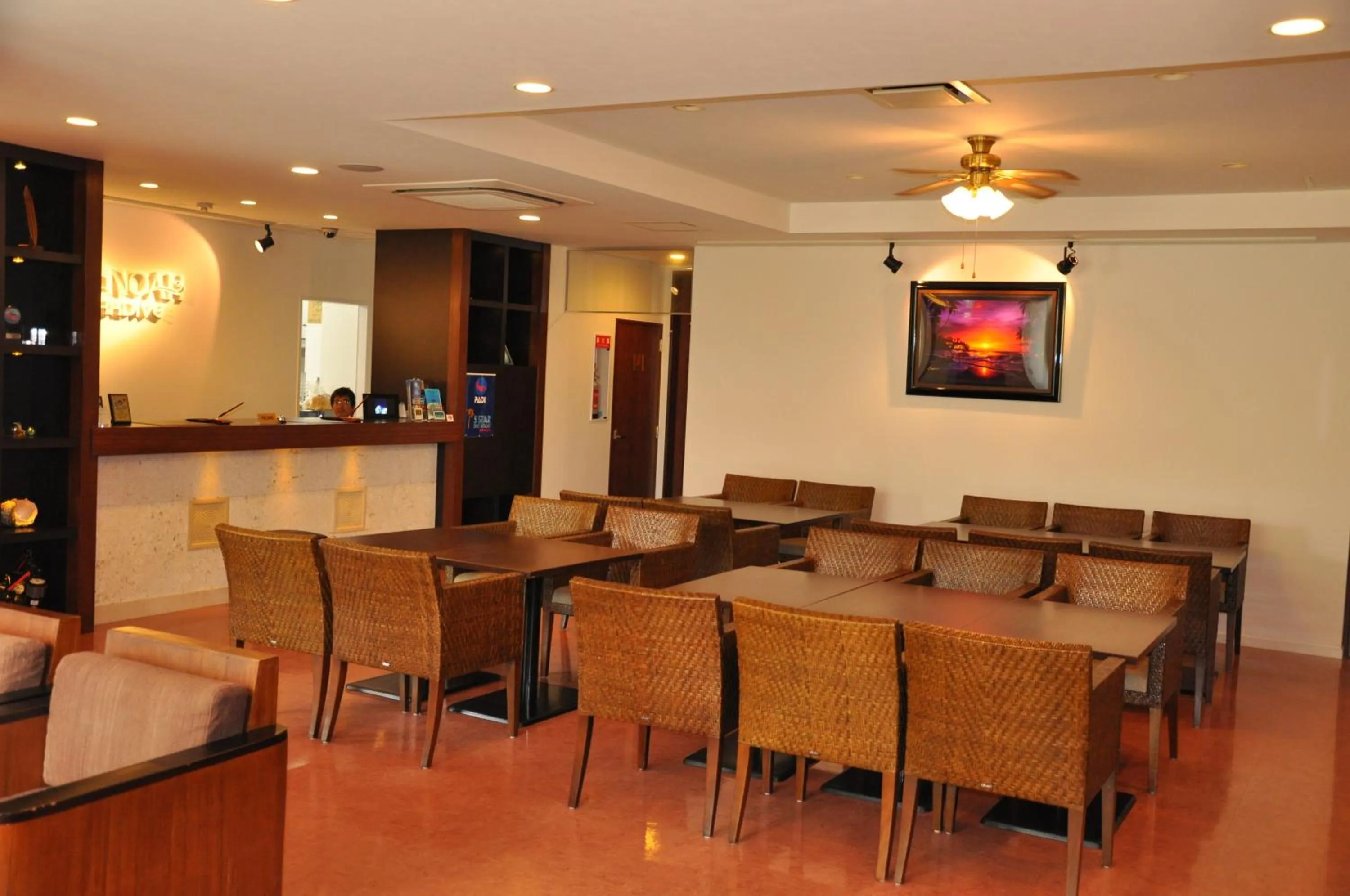 Communal lounge/ TV room in Hotel Noah