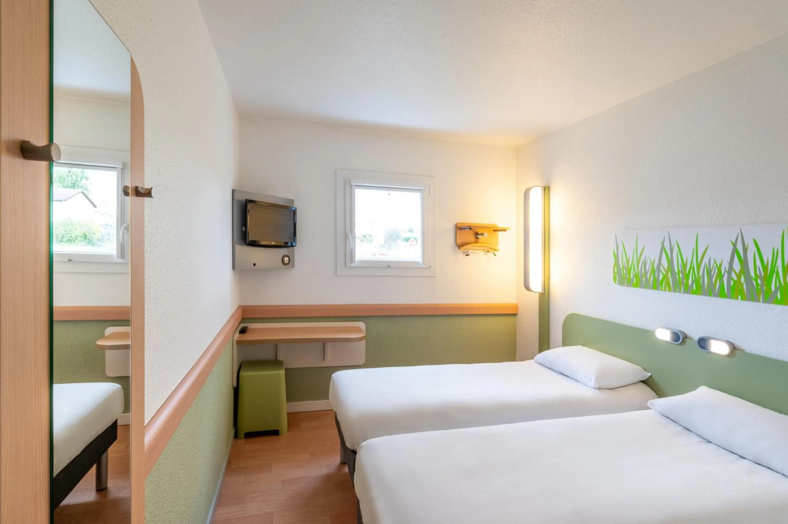 Photo of the whole room, Bed in ibis budget Aachen City
