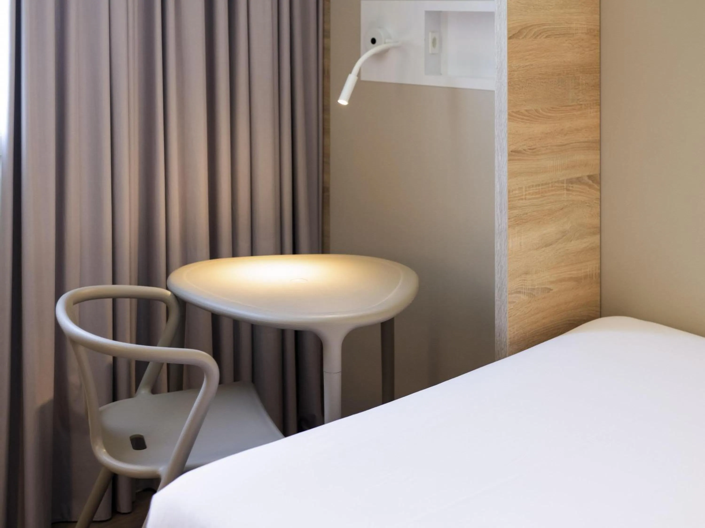 Bedroom, Bed in ibis budget Fribourg