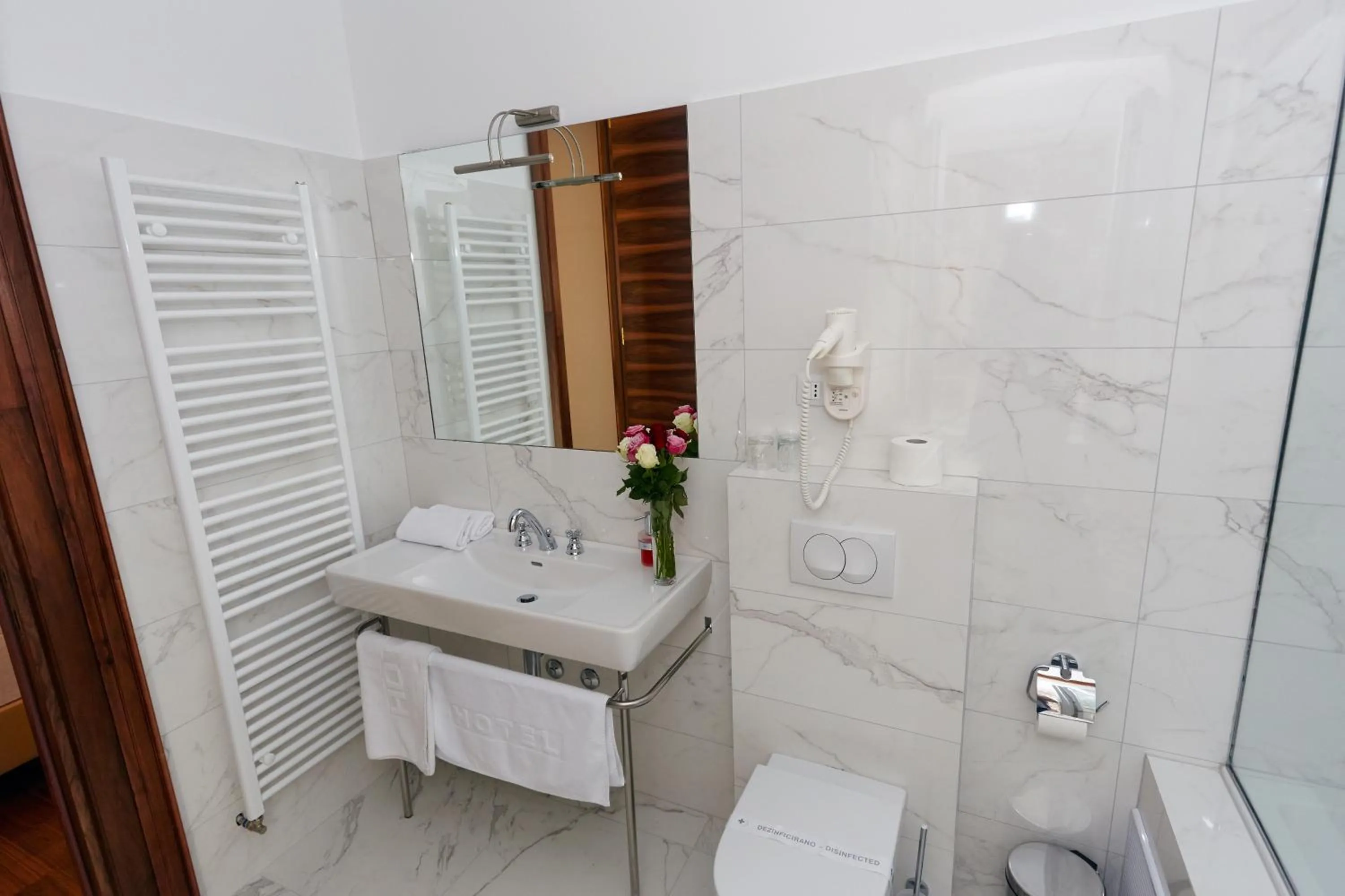 Bathroom in Jupiter Heritage Hotel