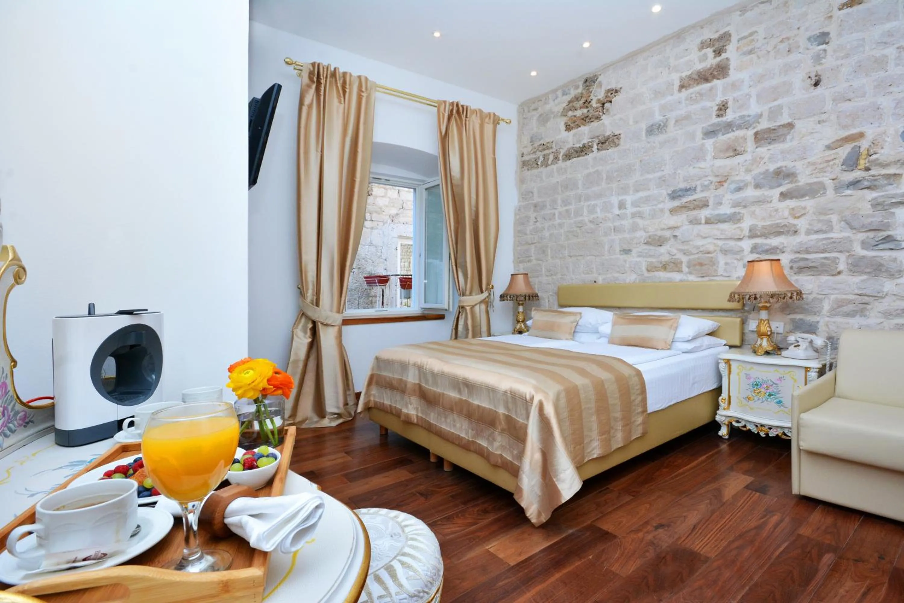 Photo of the whole room, Bed in Jupiter Heritage Hotel