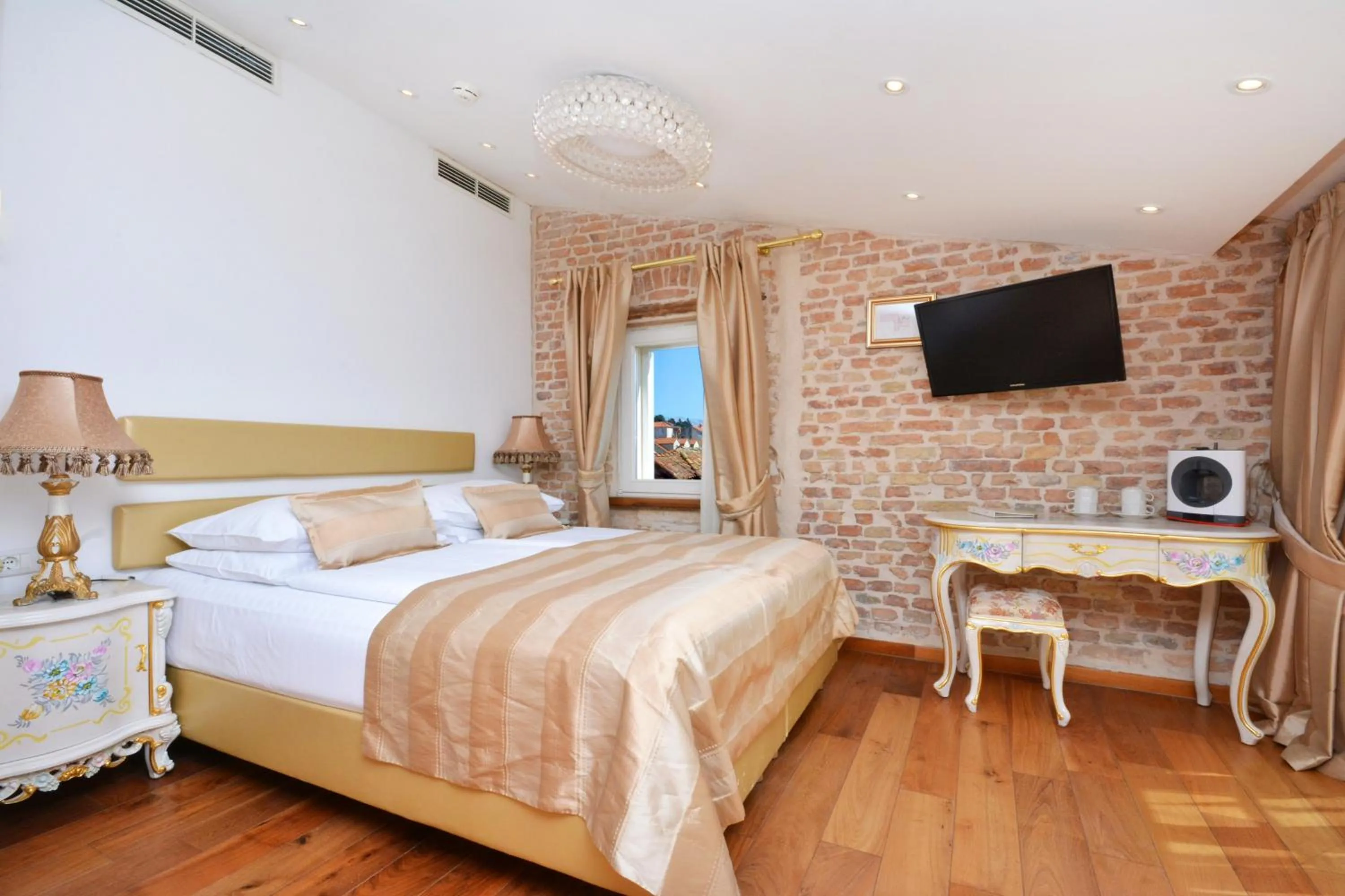 Bedroom, Bed in Jupiter Heritage Hotel