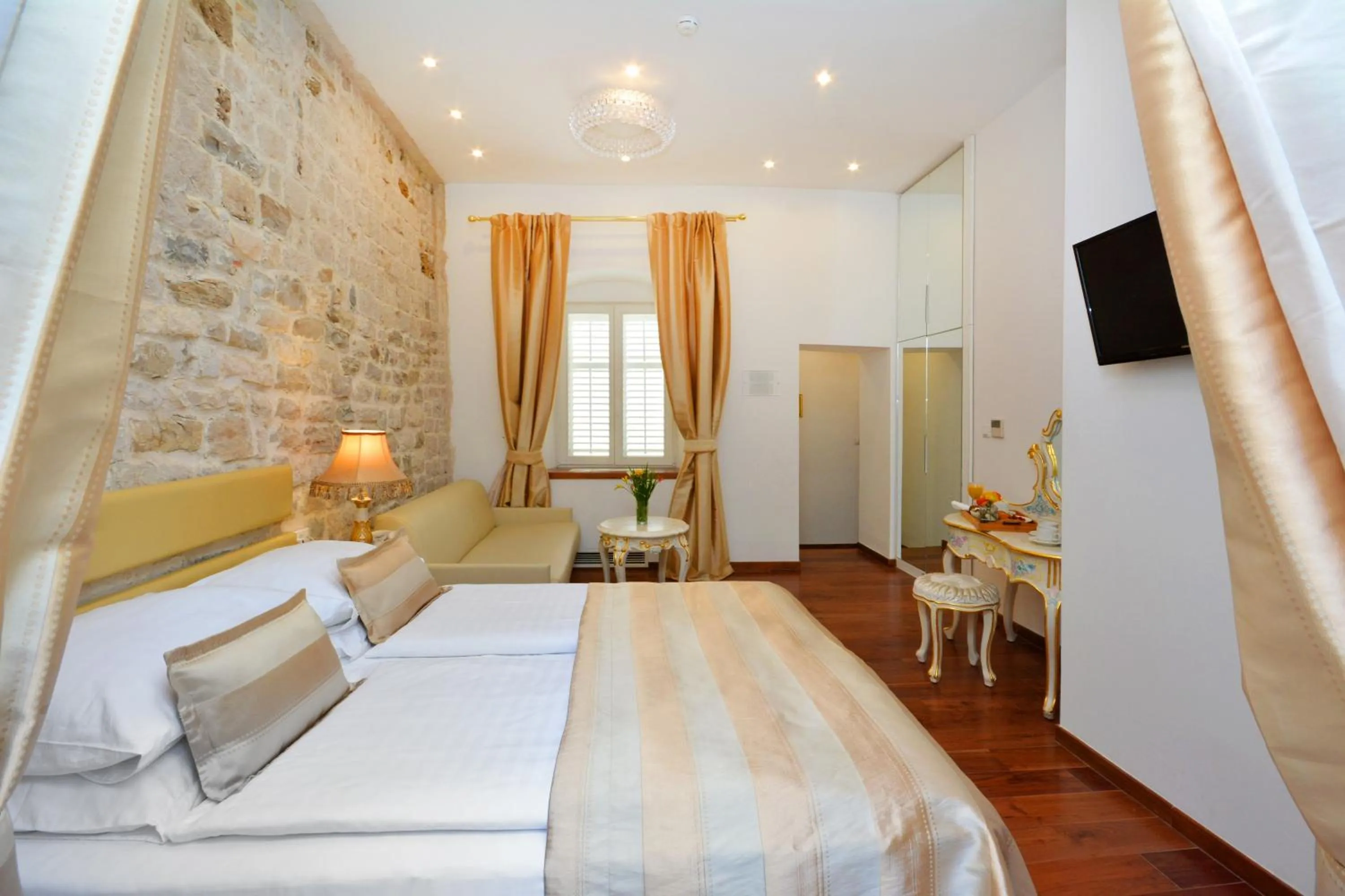 Photo of the whole room, Bed in Jupiter Heritage Hotel