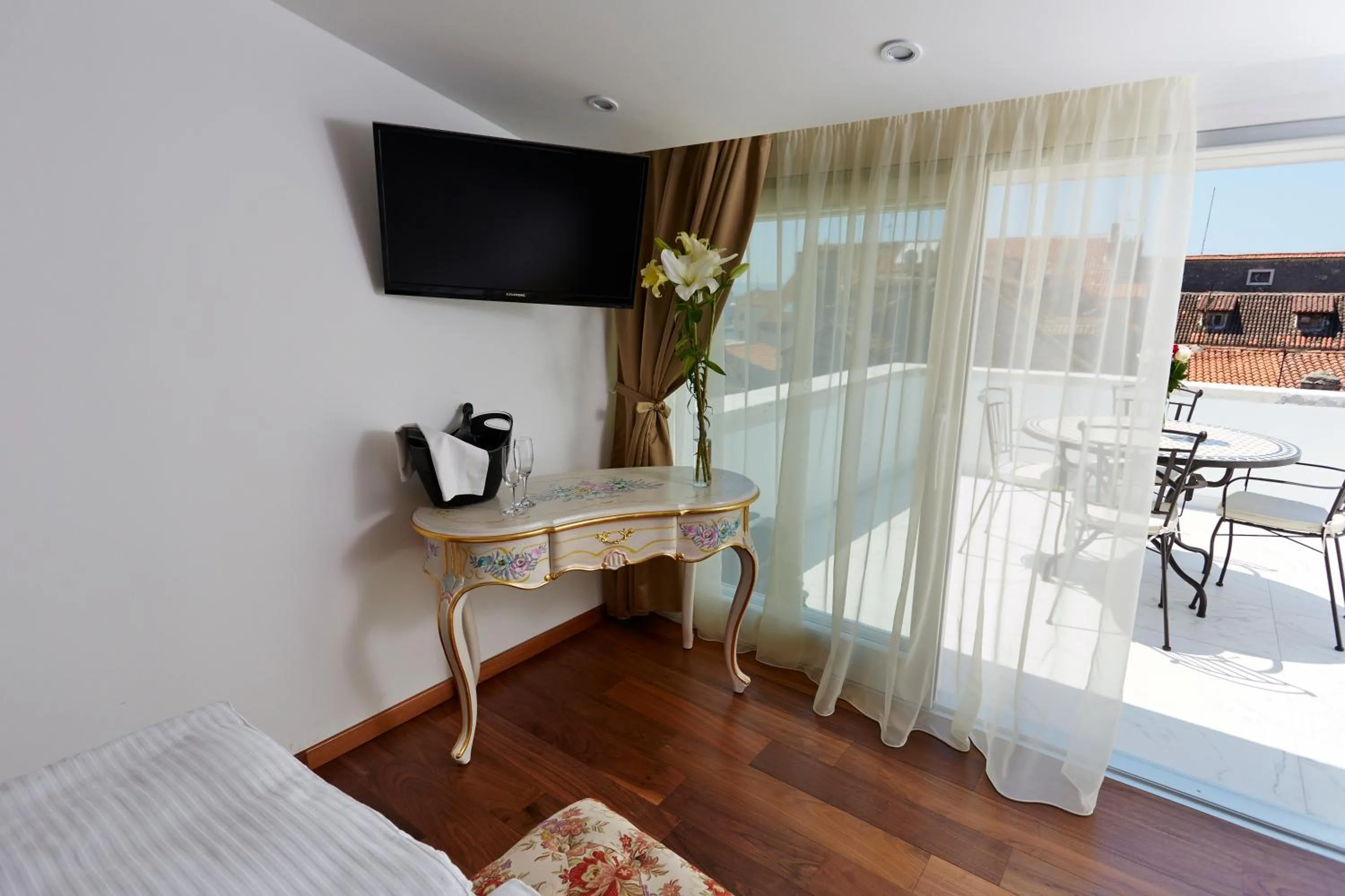 TV and multimedia in Jupiter Heritage Hotel