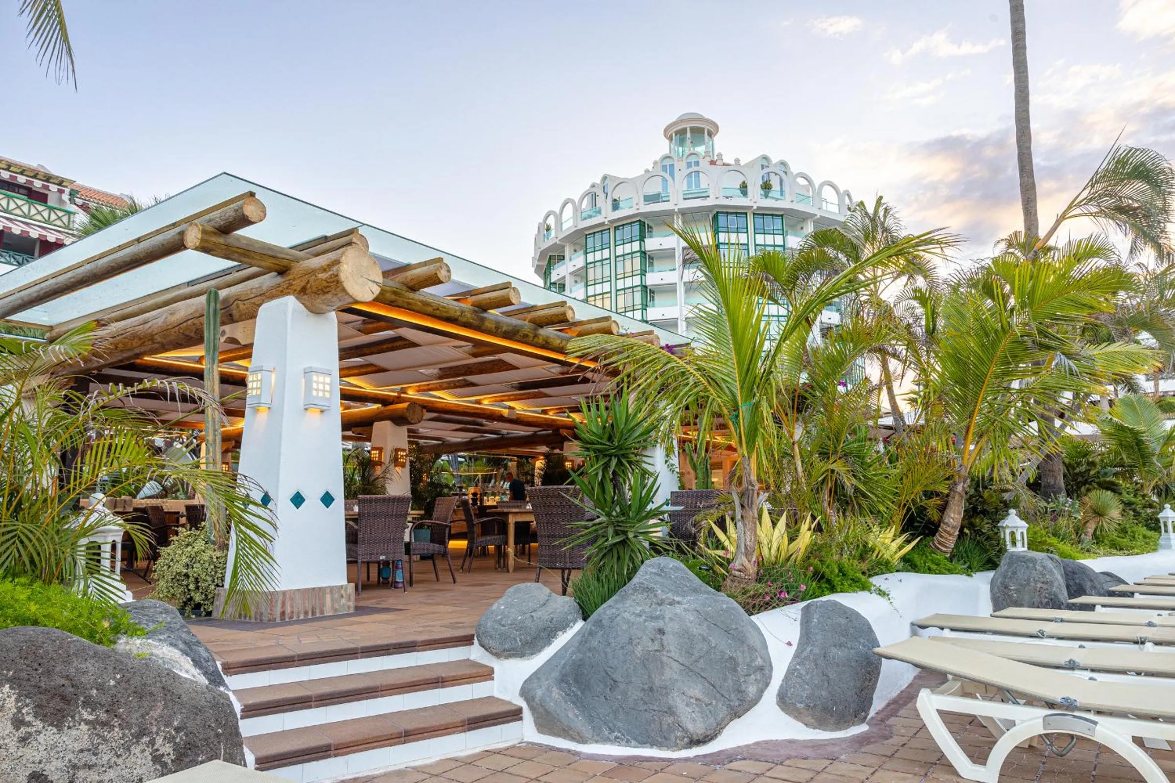 Restaurant/places to eat in Parque Santiago IV Official