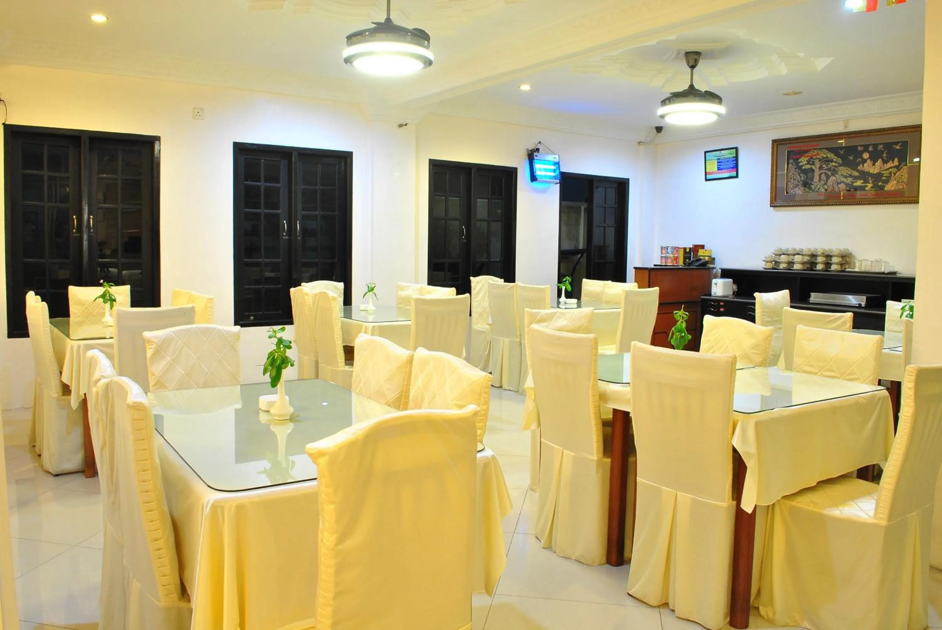 Restaurant/places to eat in Hotel Panorama