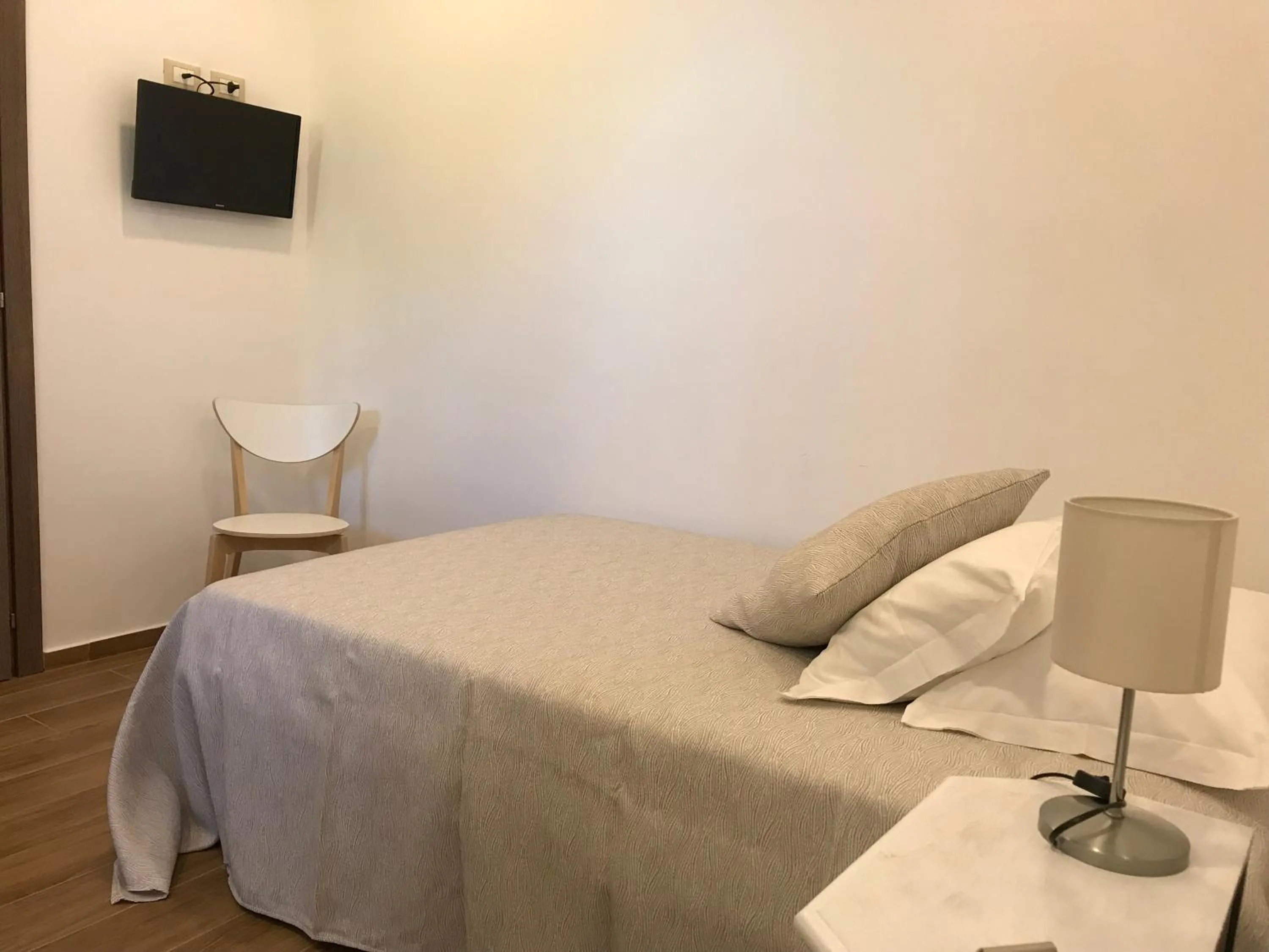 Bedroom, Bed in Hotel Cambogia