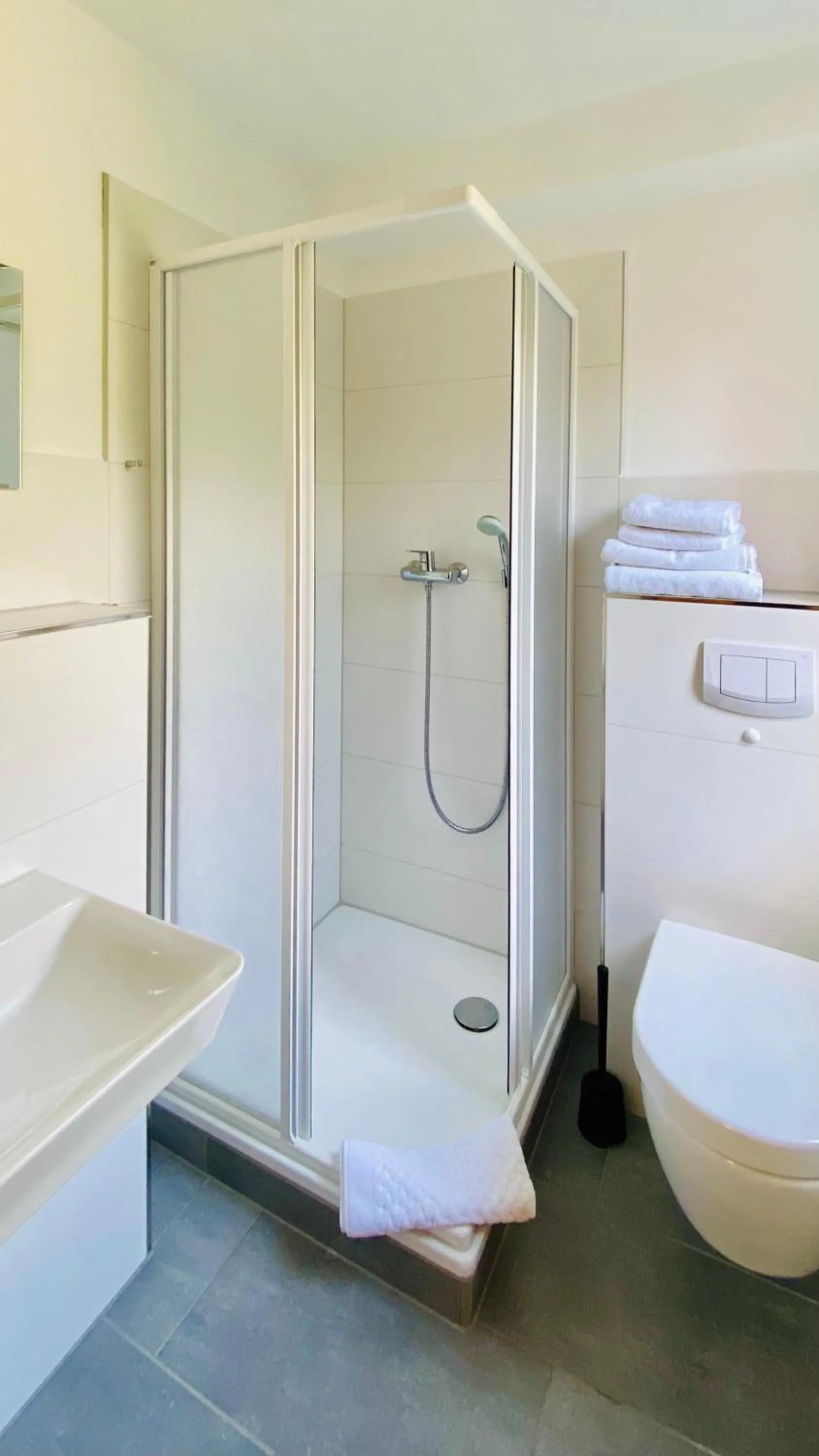 Bathroom, Bed in Pension Kühne