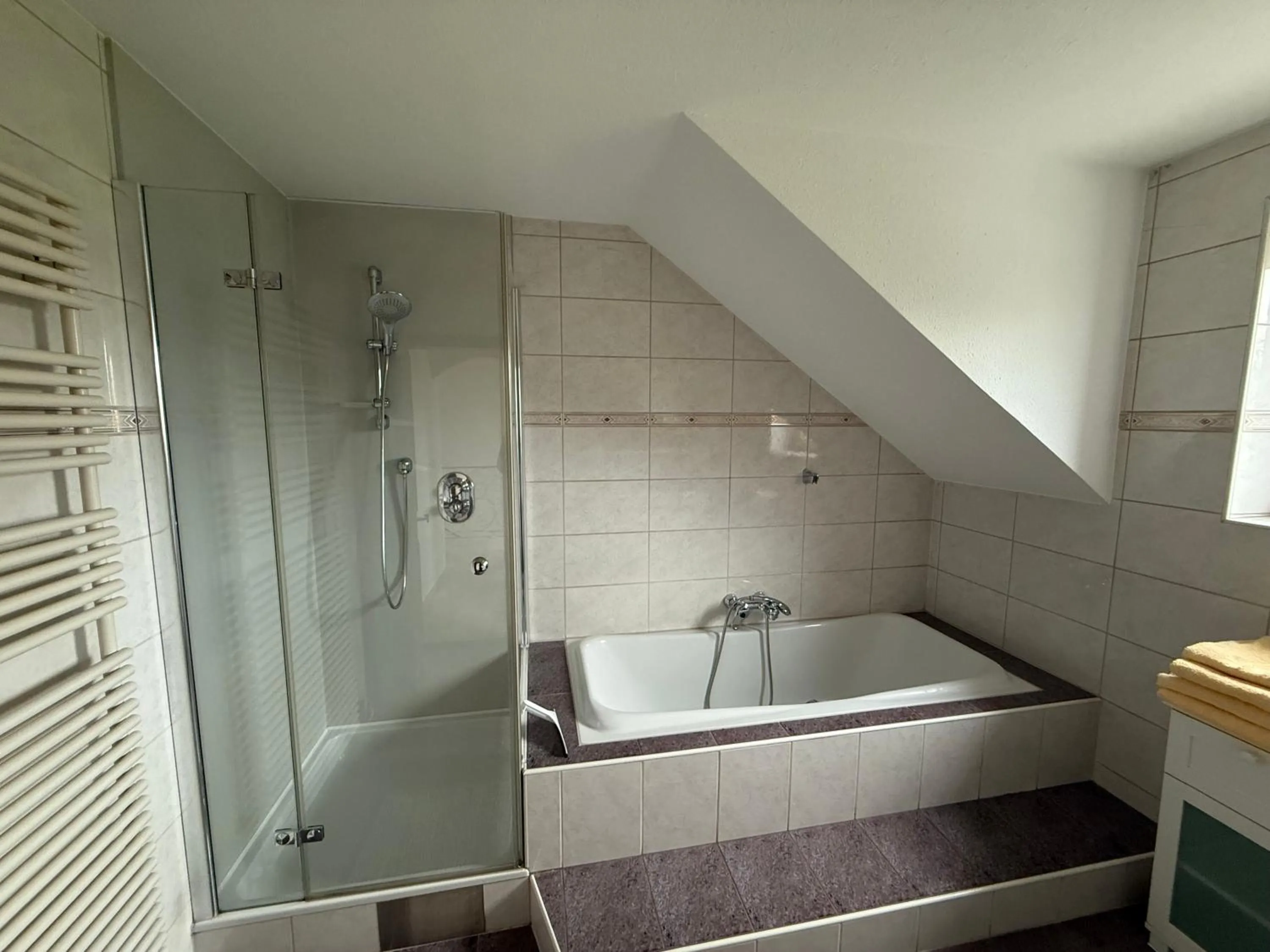 Bathroom in Gasthof Meindl - Self-Check-In mit 24h Telefon Support