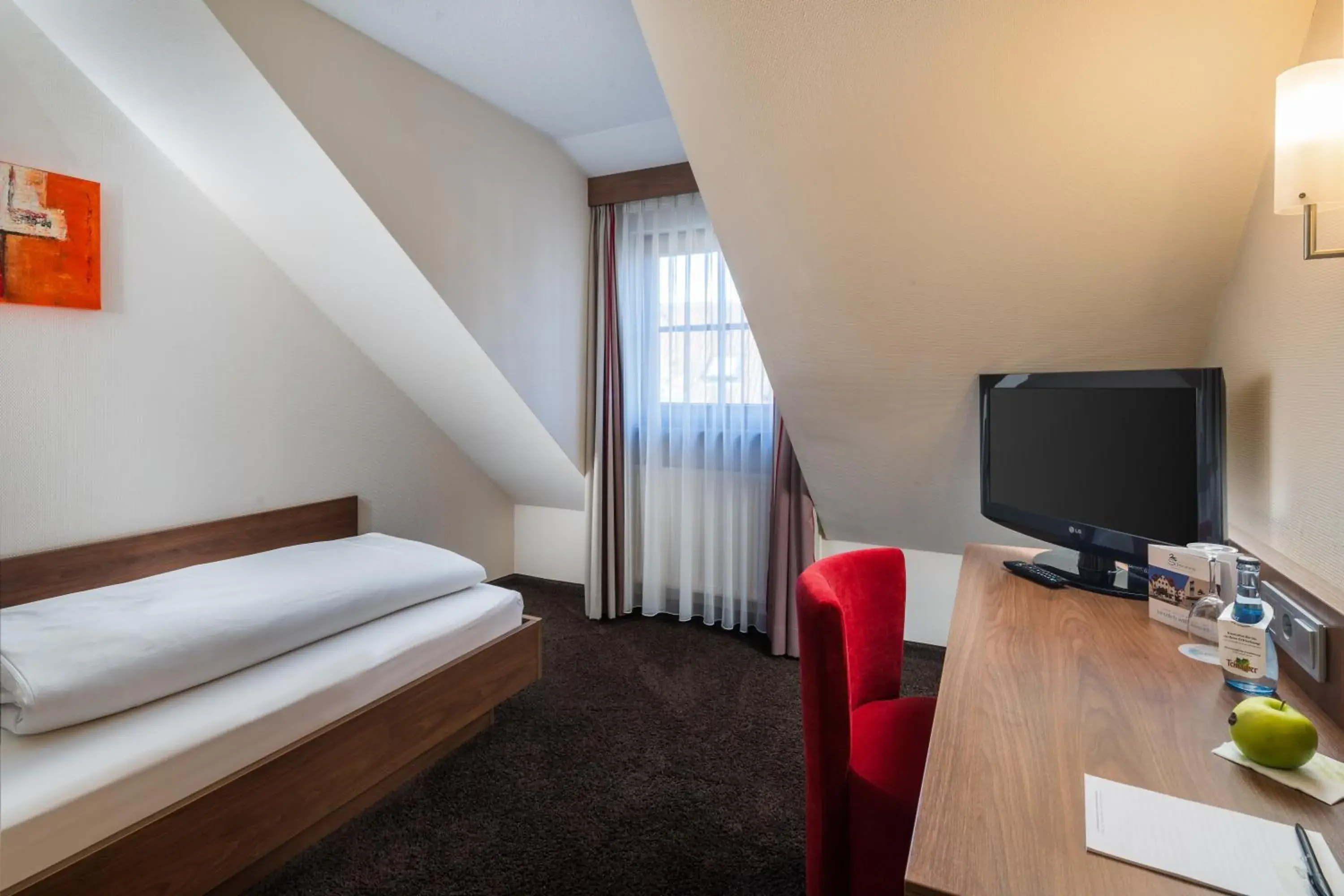 Economy Single Room in Hotel Schwanen Economy Single Room in Hotel Schwanen