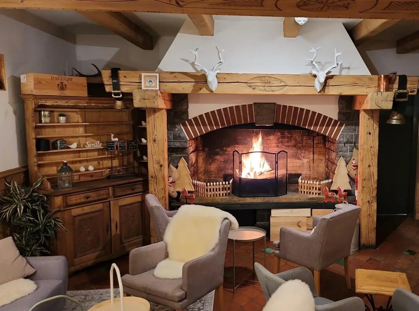 Lounge or bar in Lifestyle Rooms & Suites by Beau-Séjour