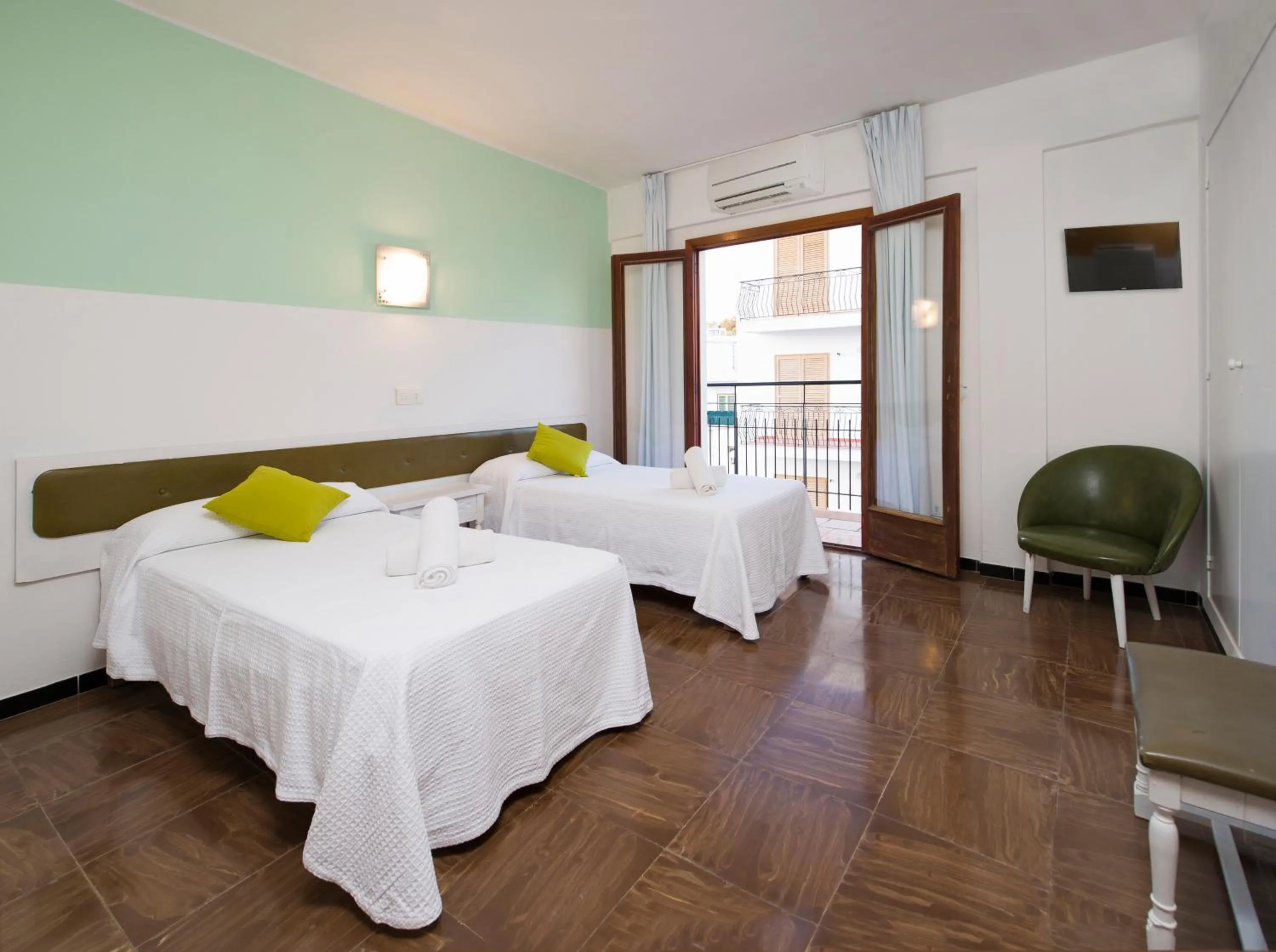 Bed in Hostal Alicante