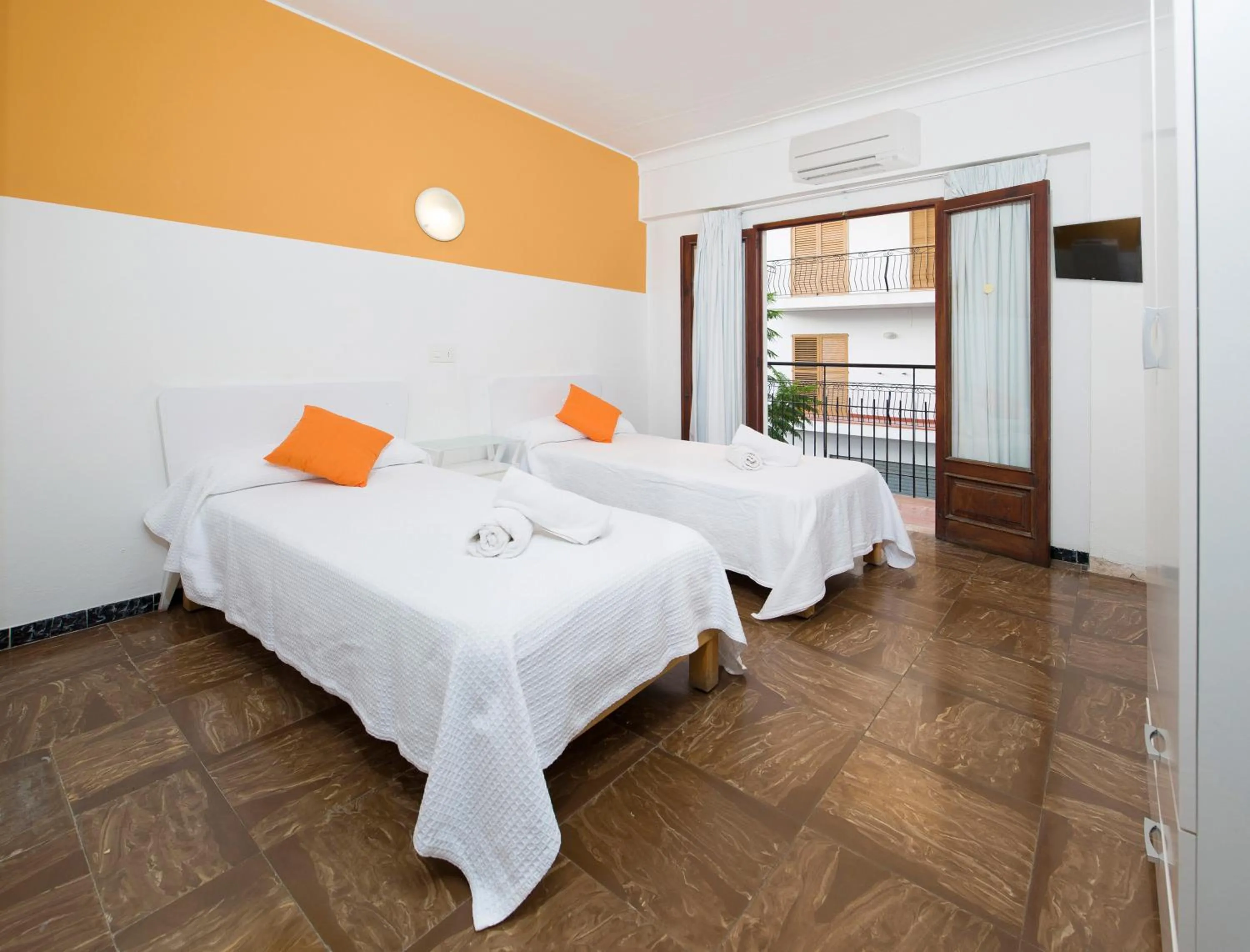 Bed in Hostal Alicante