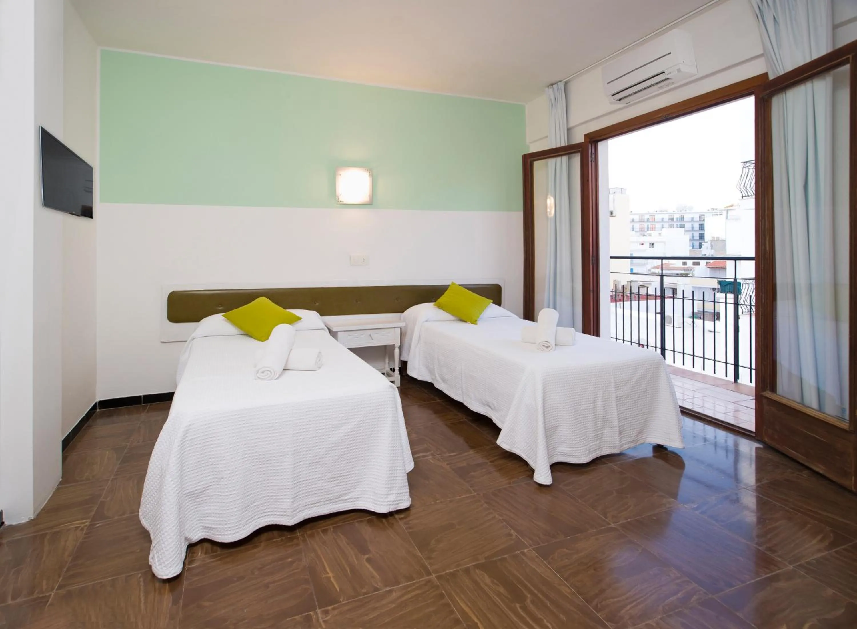 Bed in Hostal Alicante