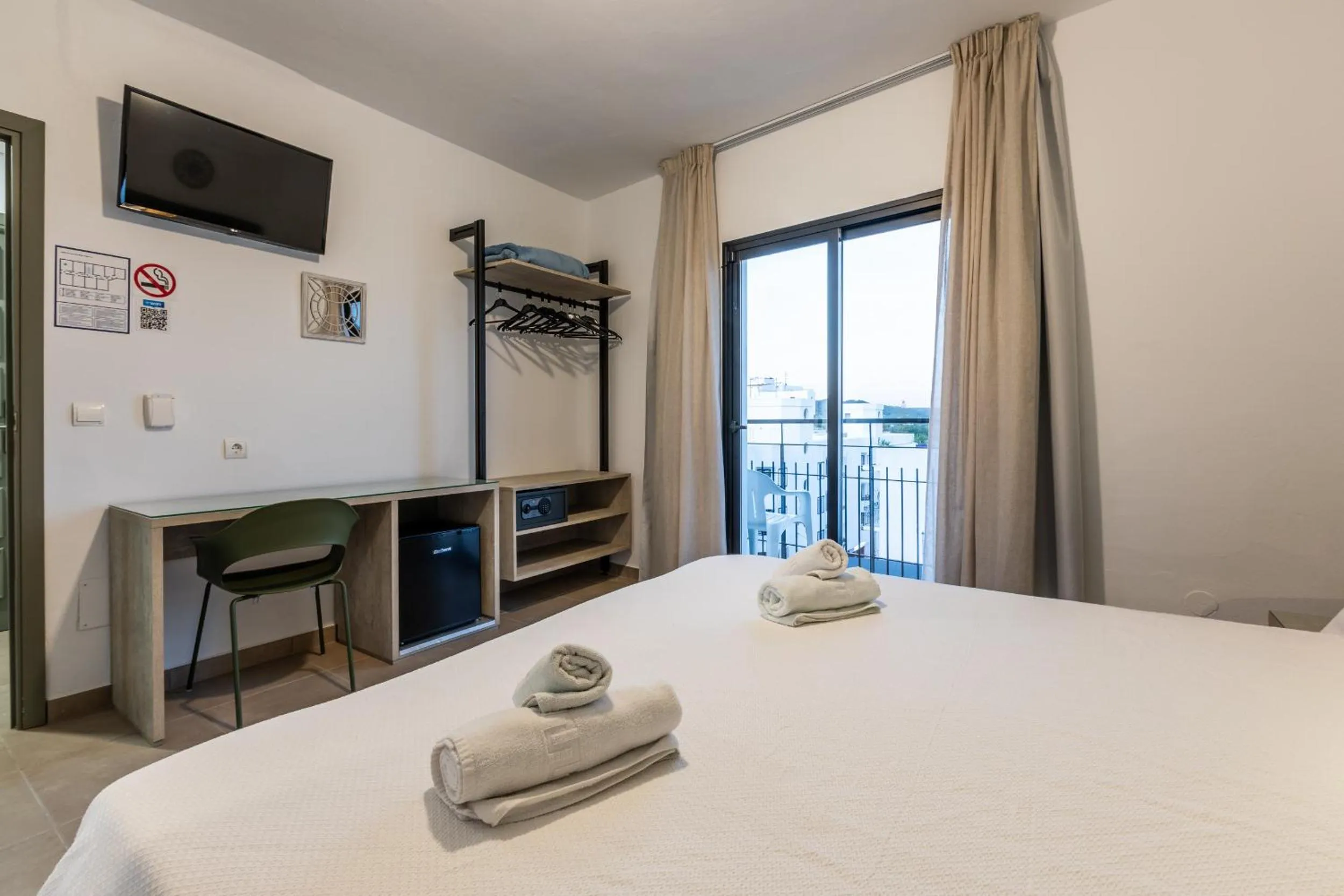 Bed in Hostal Alicante