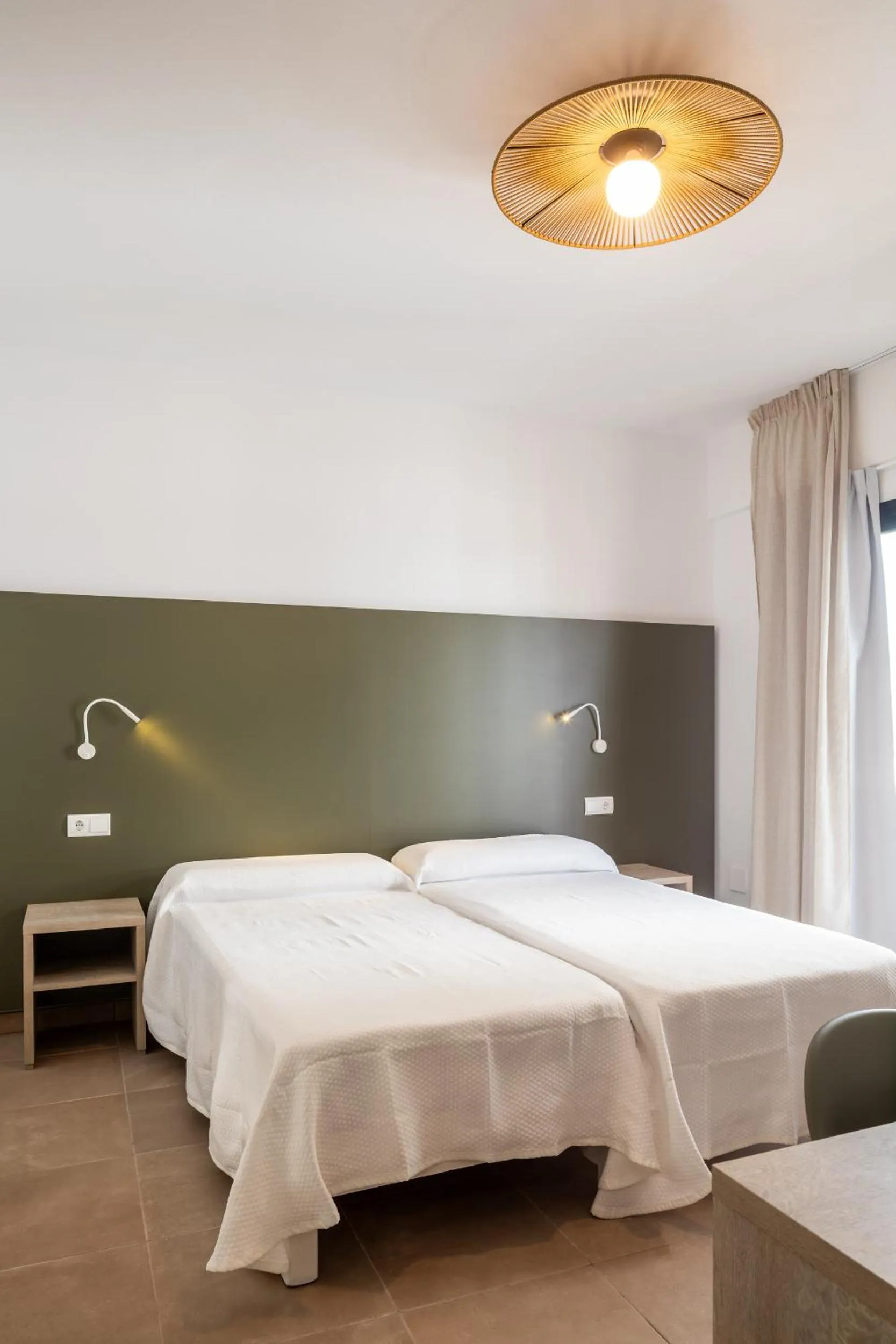 Bedroom, Bed in Hostal Alicante