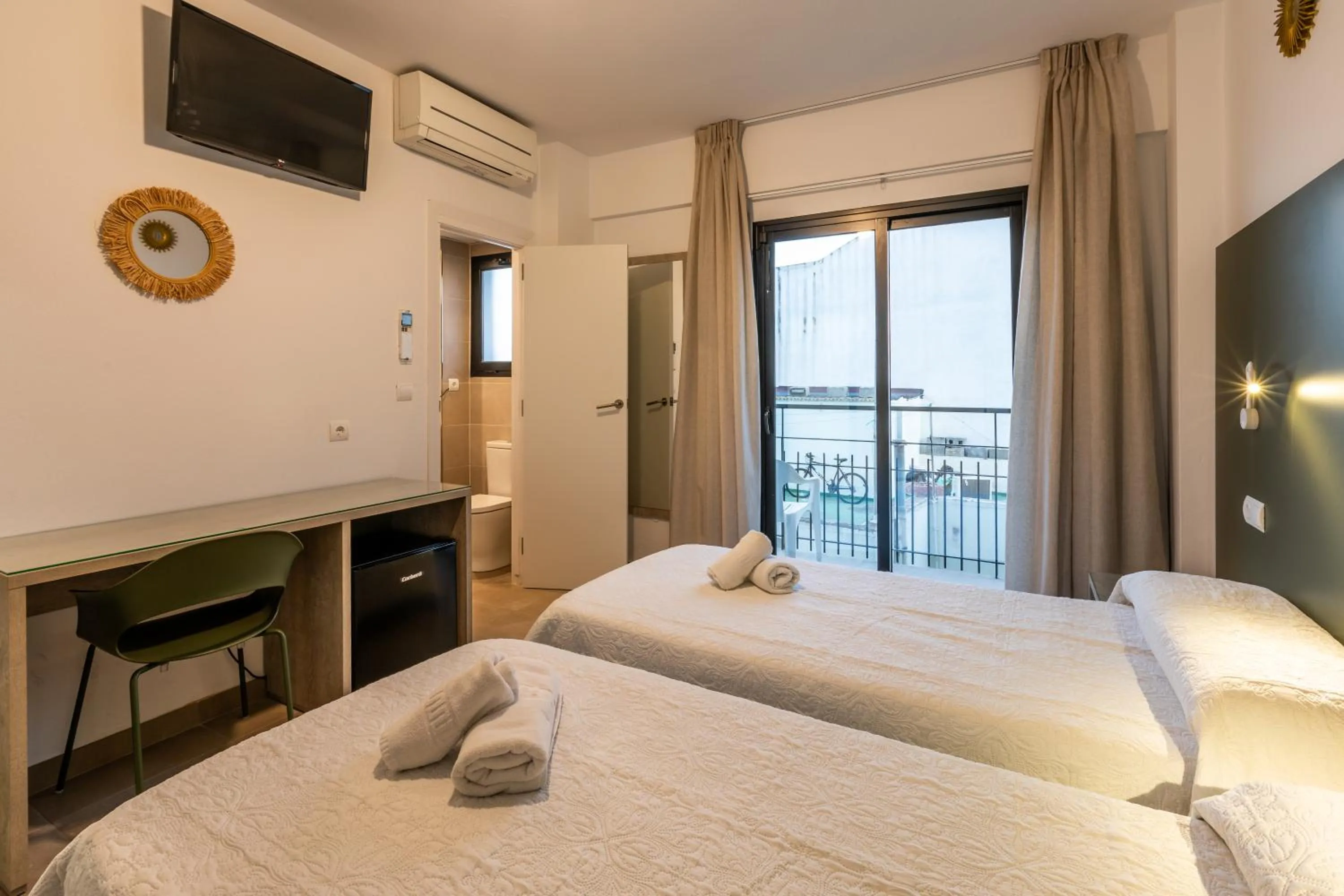 Bed in Hostal Alicante