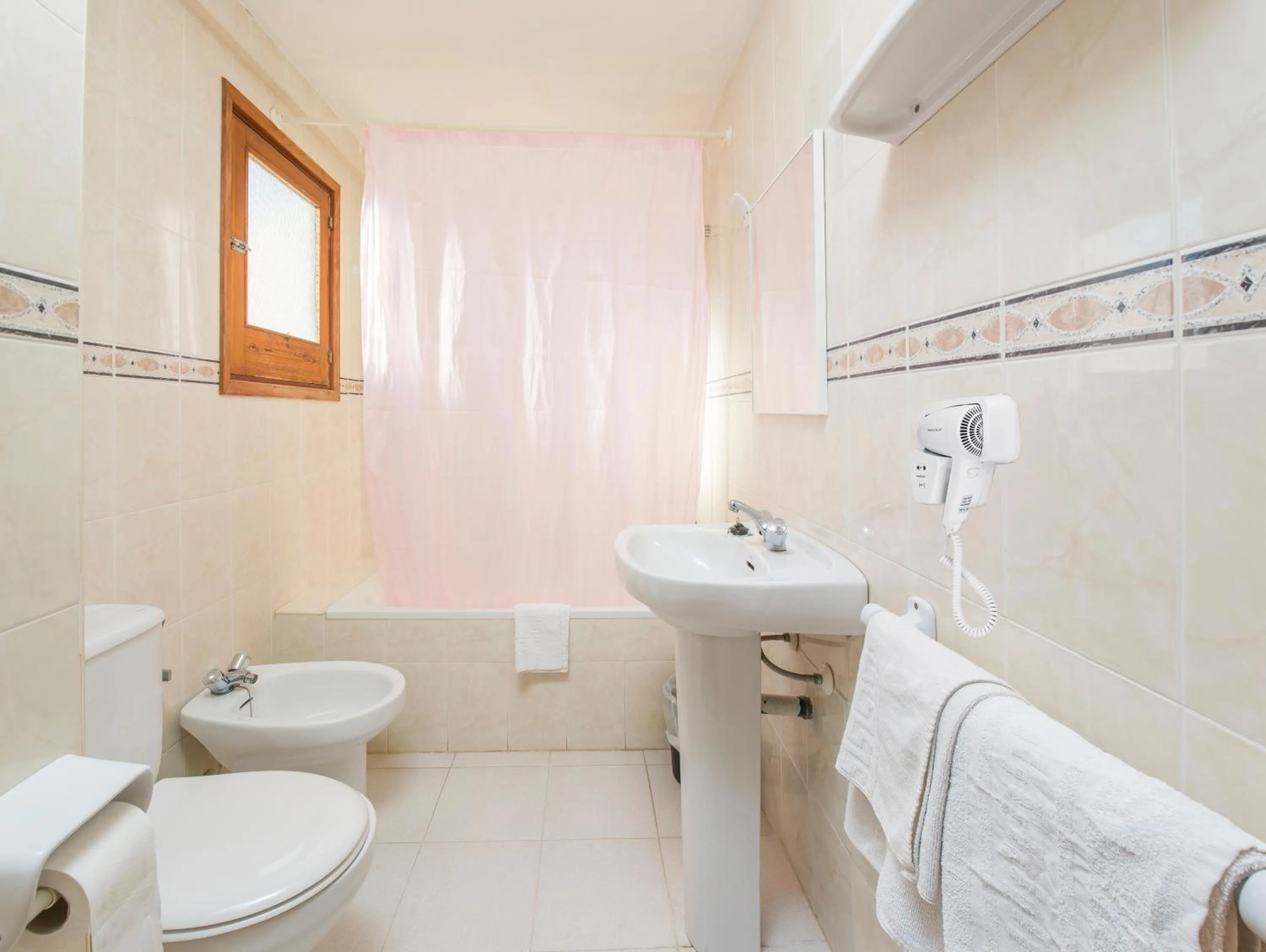 Shower in Hostal Alicante