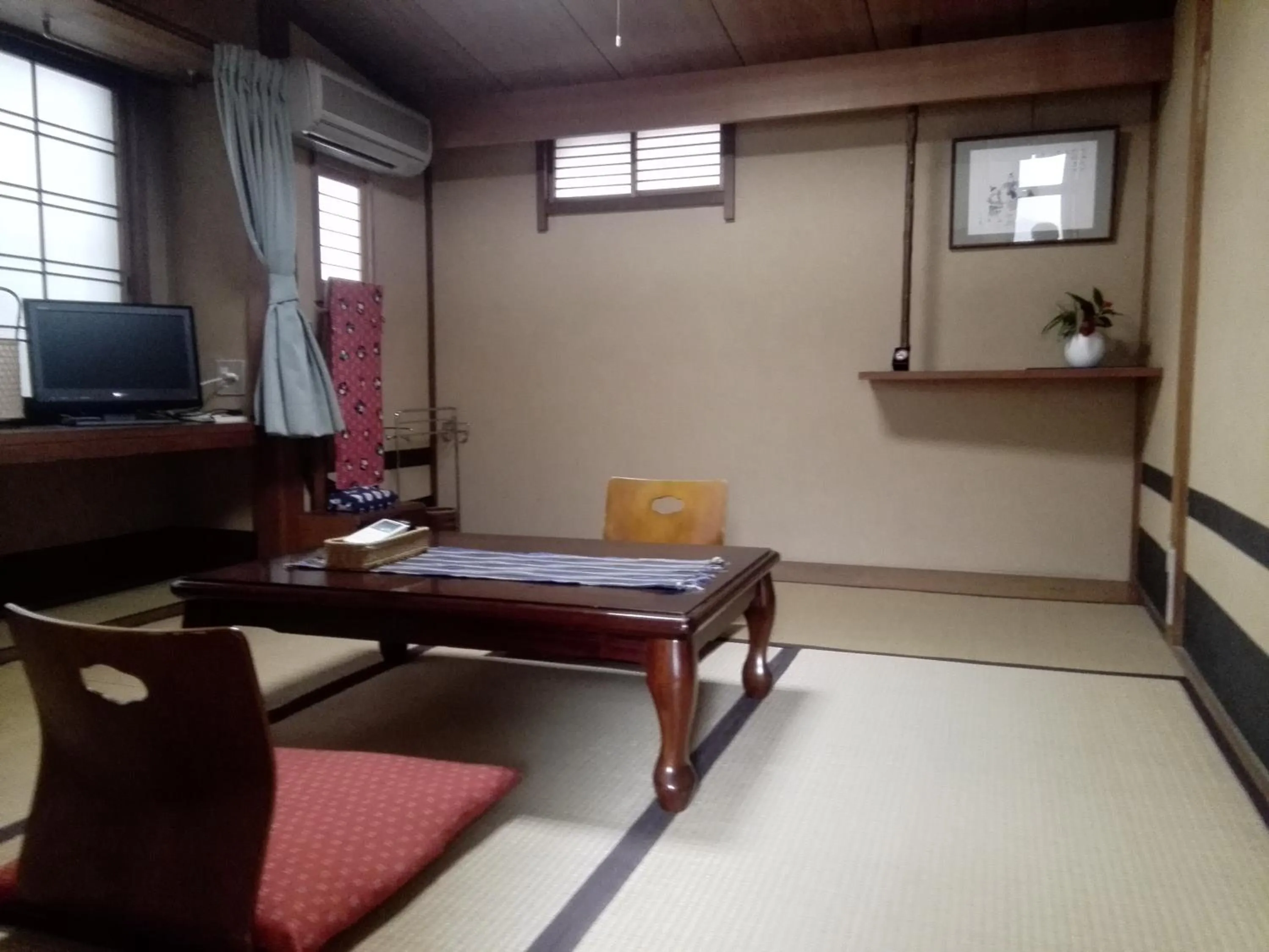 Photo of the whole room in Ryokan Nakajimaya