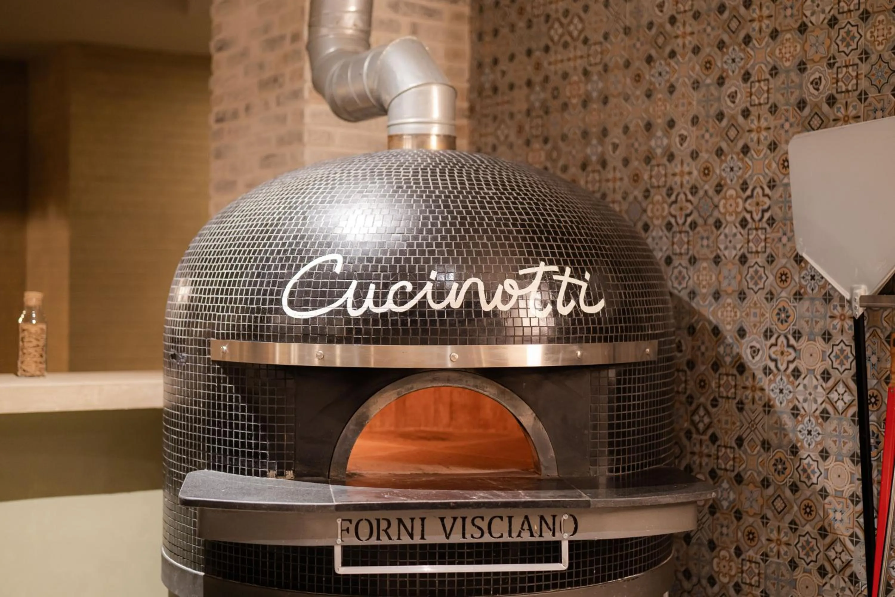 Restaurant/places to eat in Mandachi Hotel & SPA