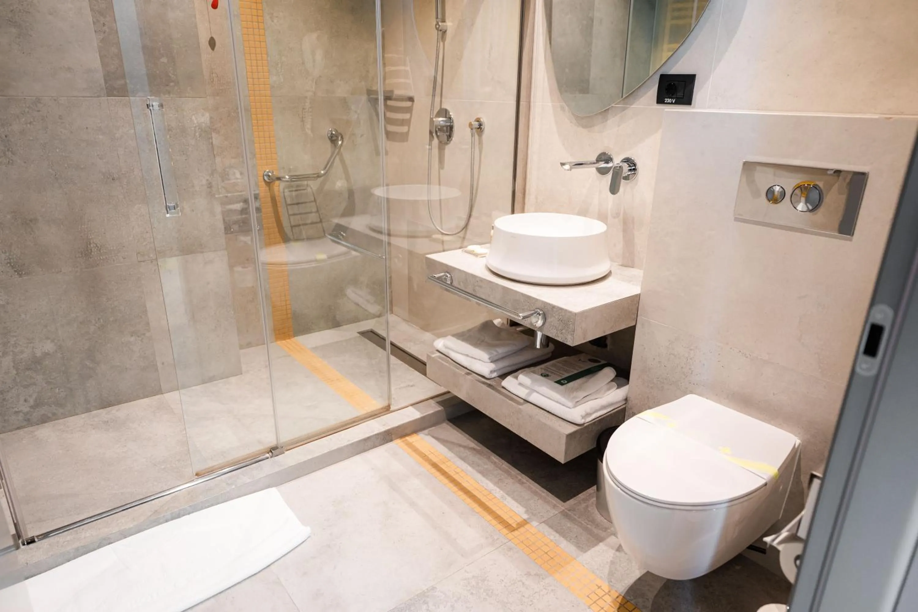 Shower in Mandachi Hotel & SPA