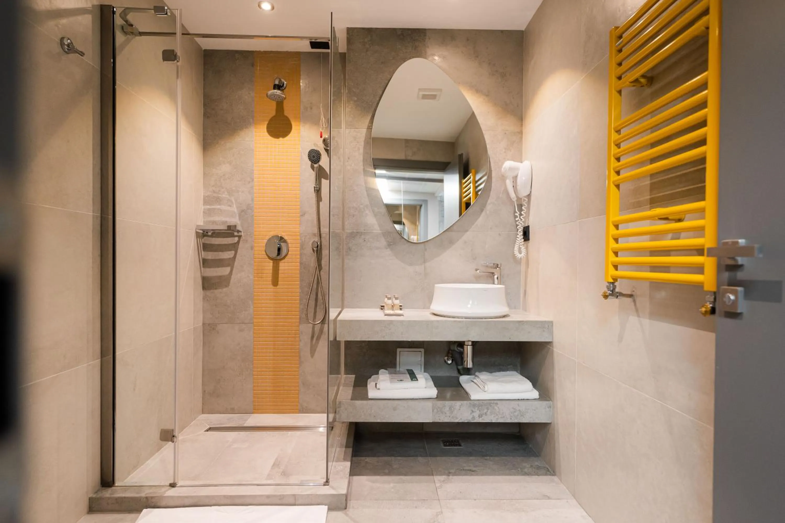 Shower in Mandachi Hotel & SPA