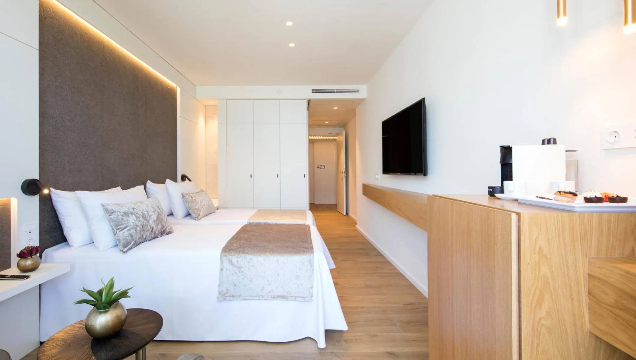 Photo of the whole room, Bed in Golden Costa Salou - Adults Only 4* Sup