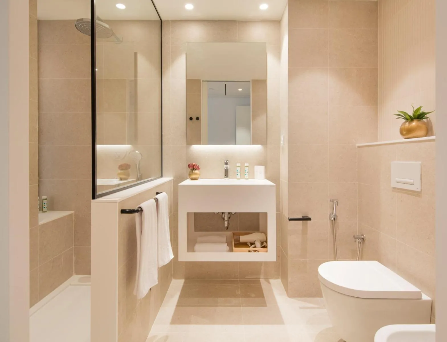 Shower in Golden Costa Salou - Adults Only 4* Sup