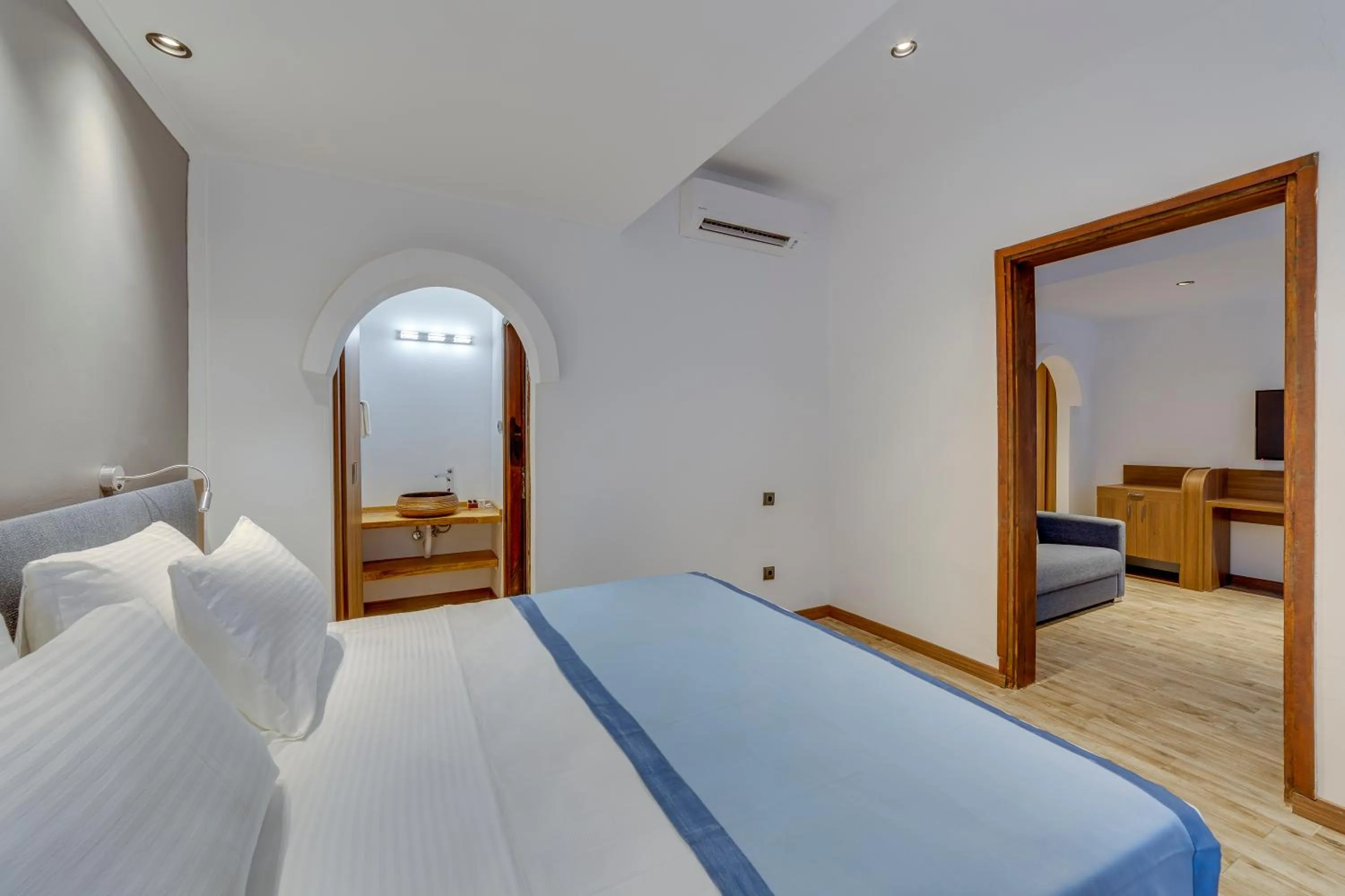 Photo of the whole room, Bed in Risus Garden Marina Hotel