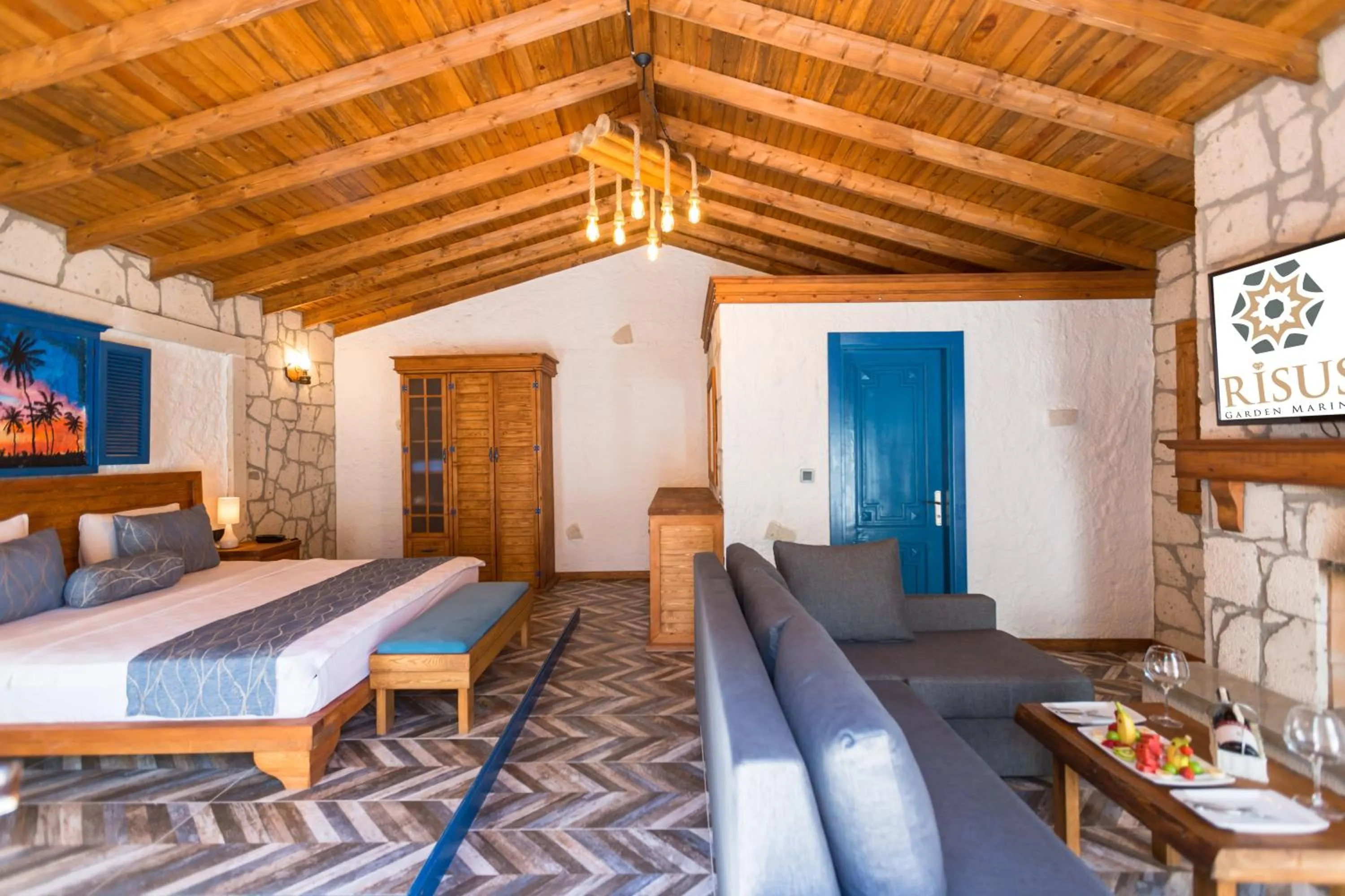 Decorative detail, Bed in Risus Garden Marina Hotel