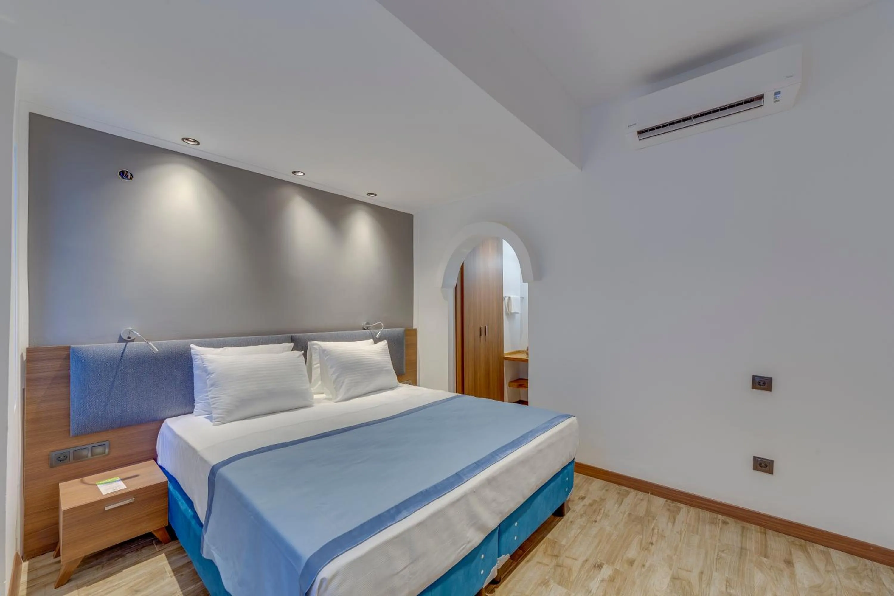 Photo of the whole room, Bed in Risus Garden Marina Hotel