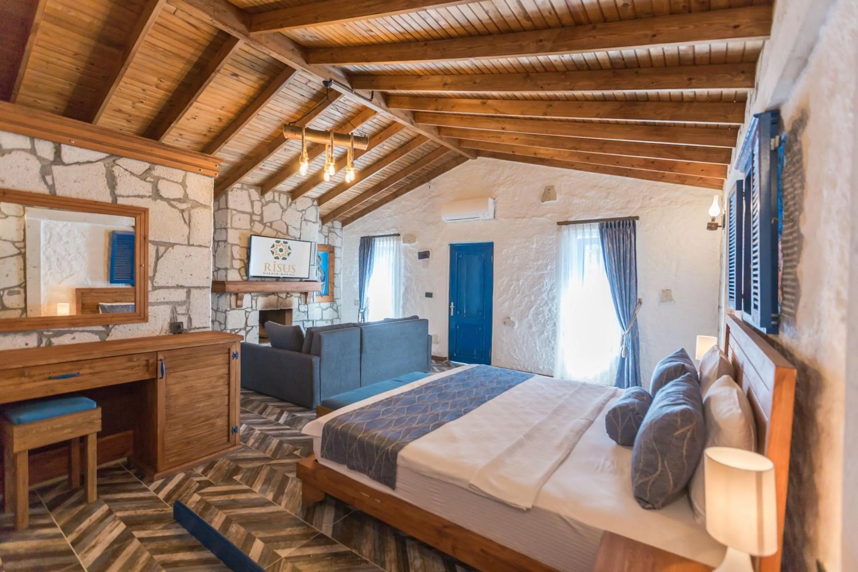 Decorative detail, Bed in Risus Garden Marina Hotel