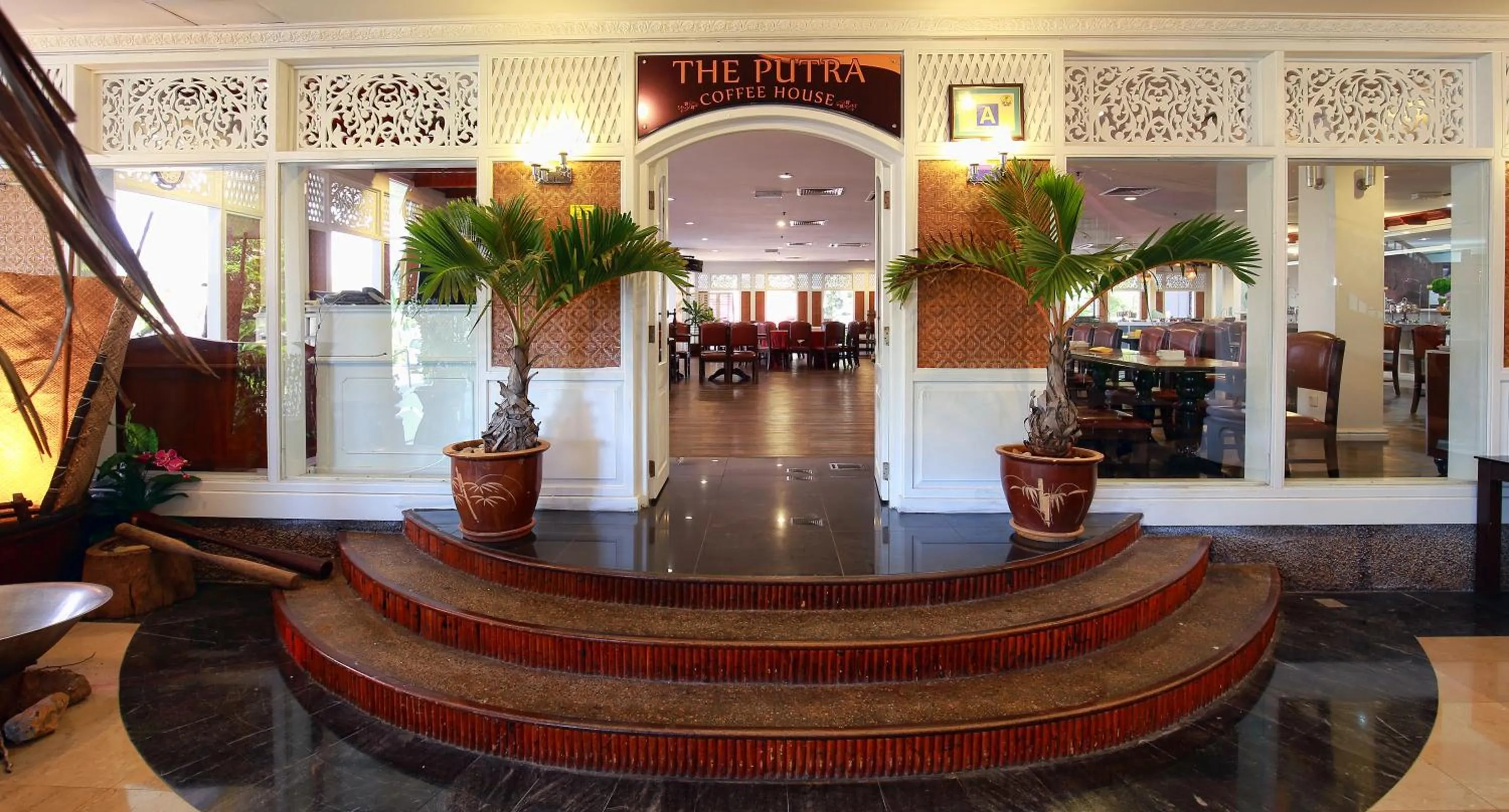 Restaurant/places to eat in The Putra Regency Hotel