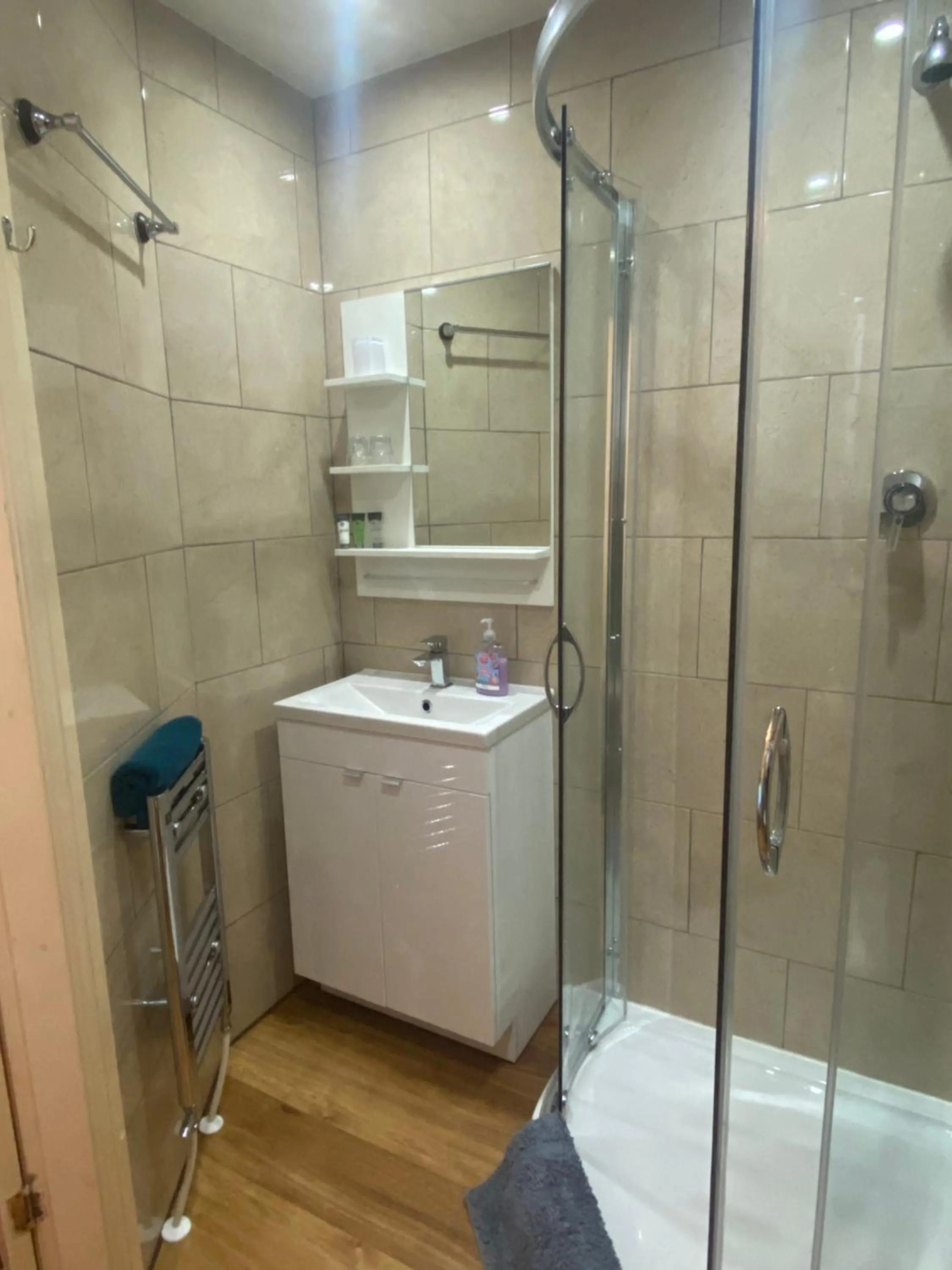 Shower in The Libra - Adults Only B&B with guaranteed carpark