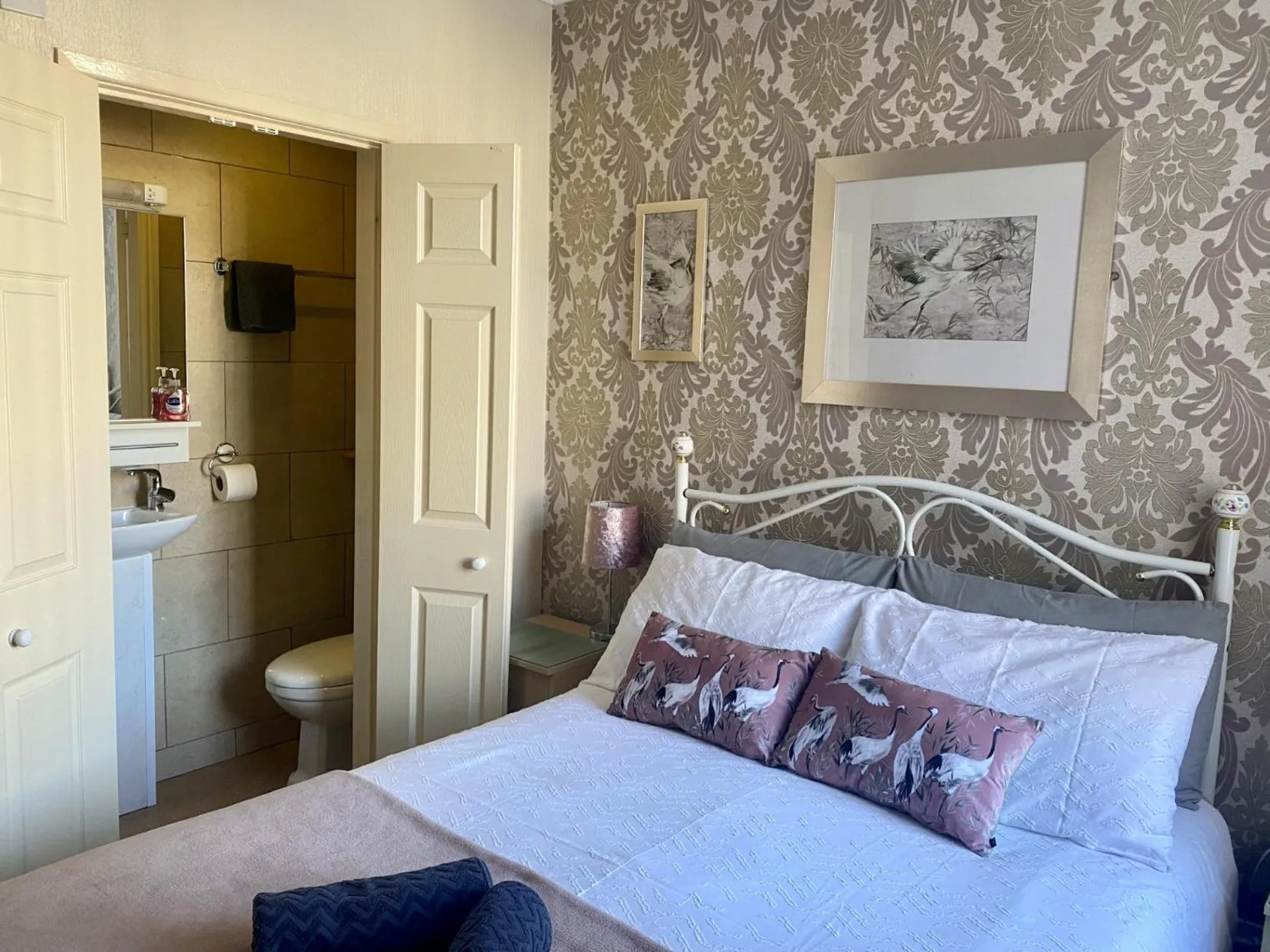 Bedroom, Bed in The Libra - Adults Only B&B with guaranteed carpark