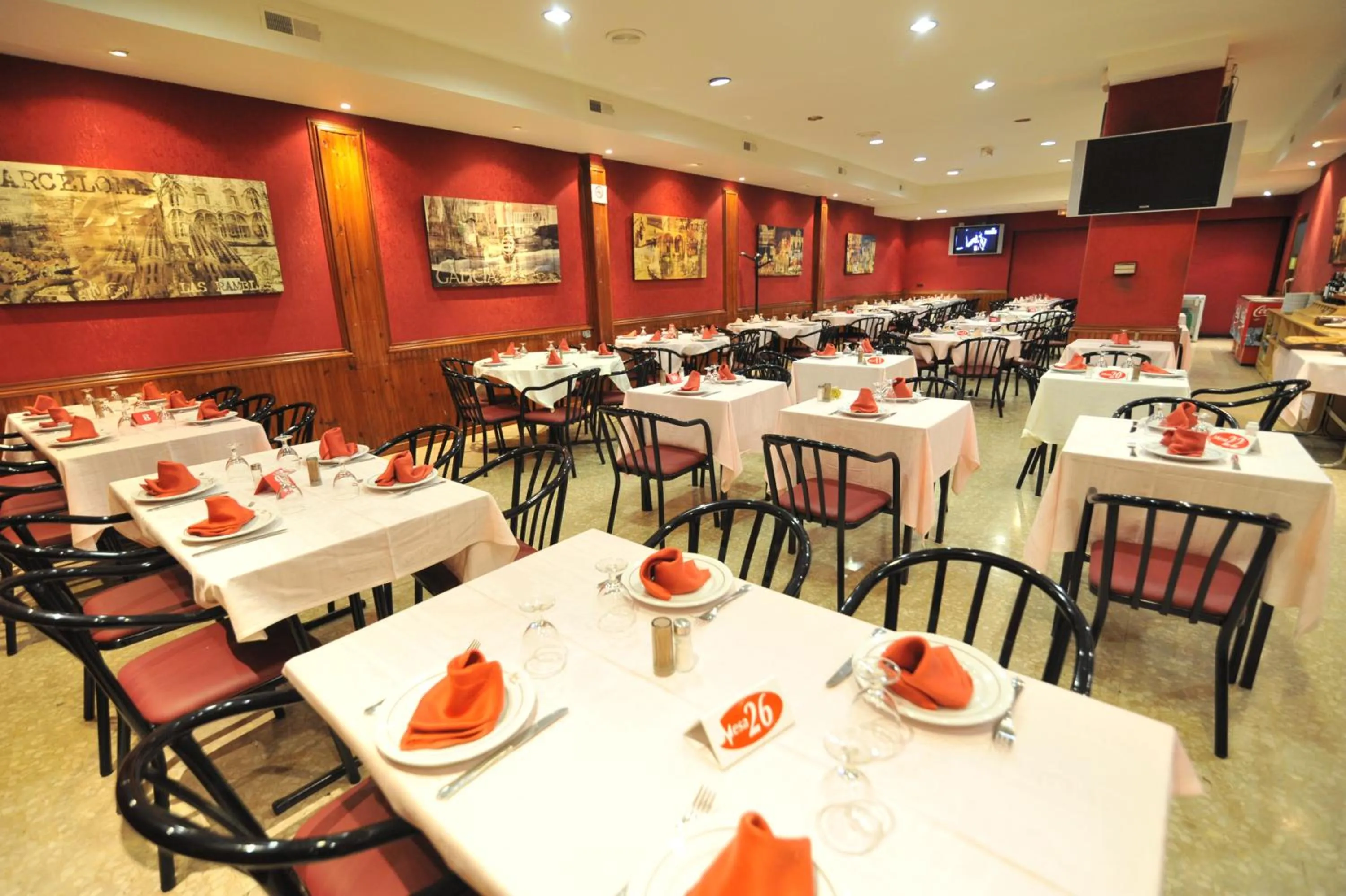 Restaurant/places to eat in Hostal Goyma III