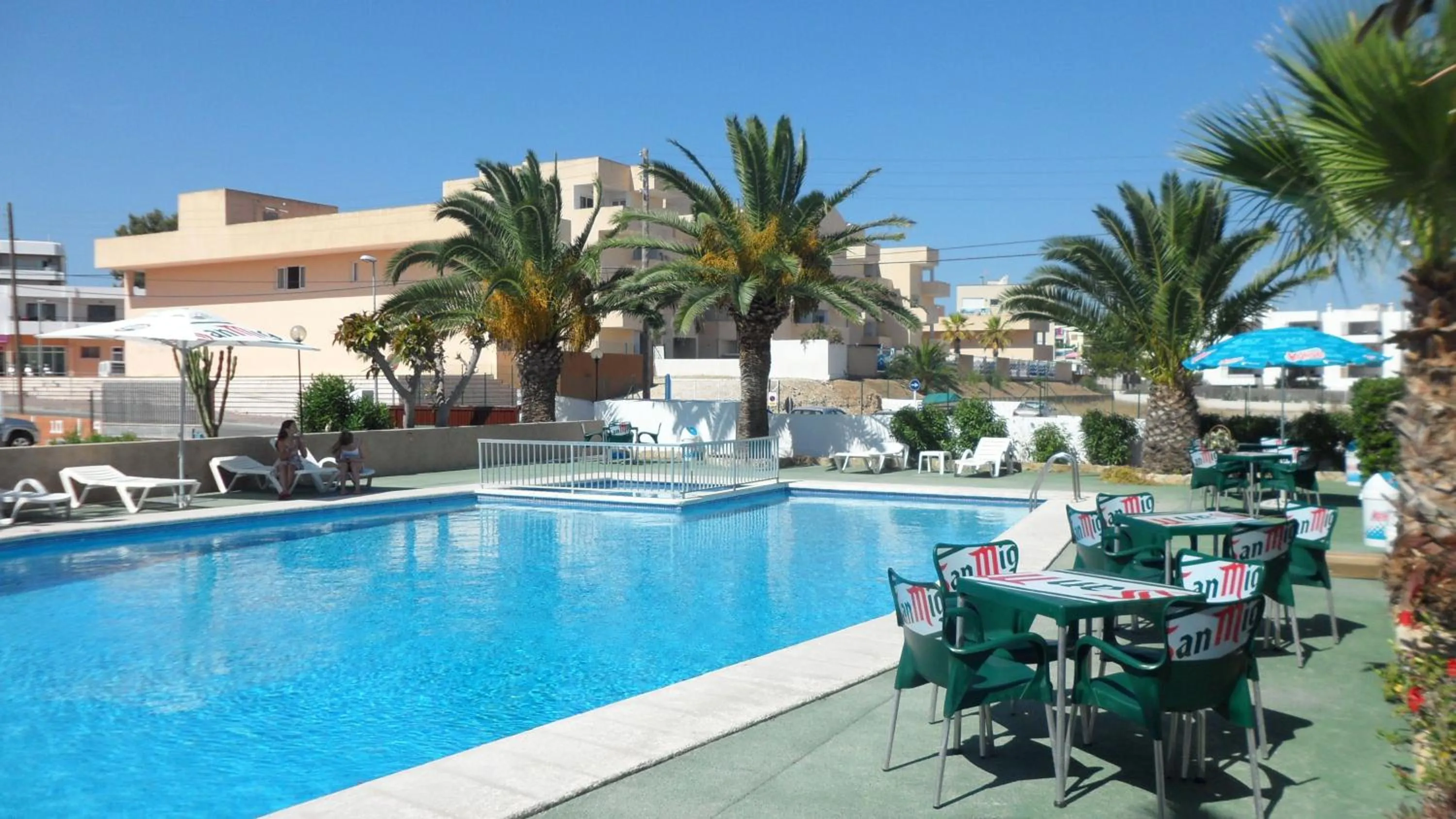 Swimming pool in Apartamentos Alba