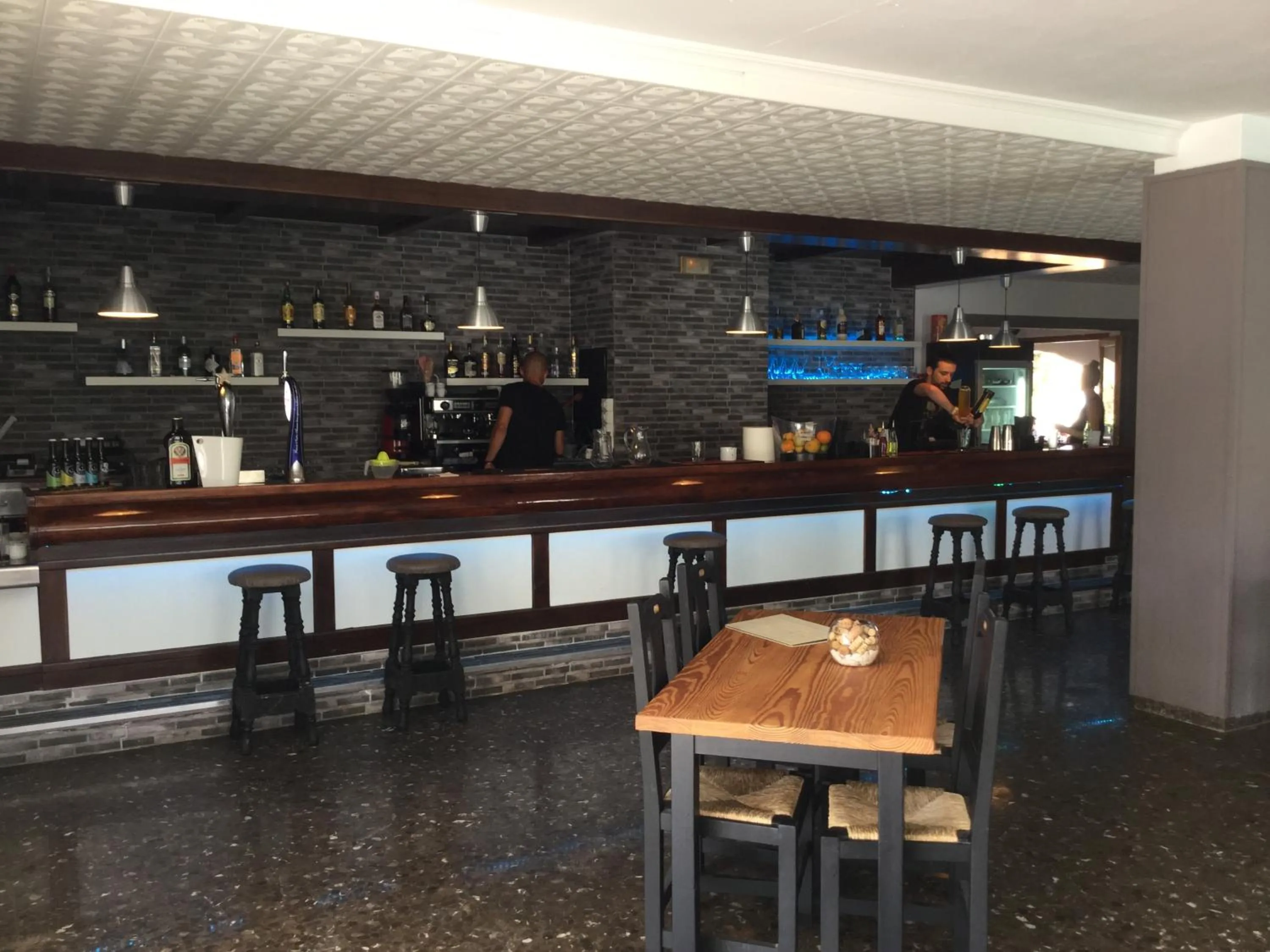 Restaurant/places to eat in Apartamentos Alba