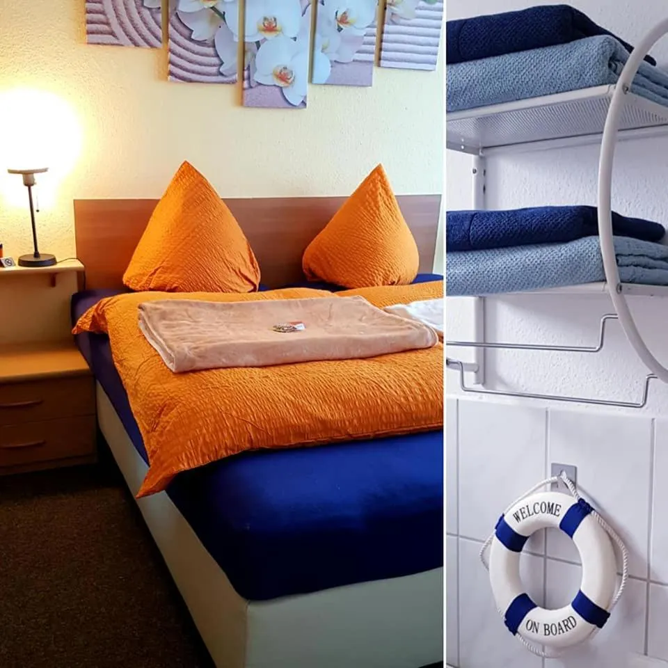 Photo of the whole room, Bed in Hotel Garni