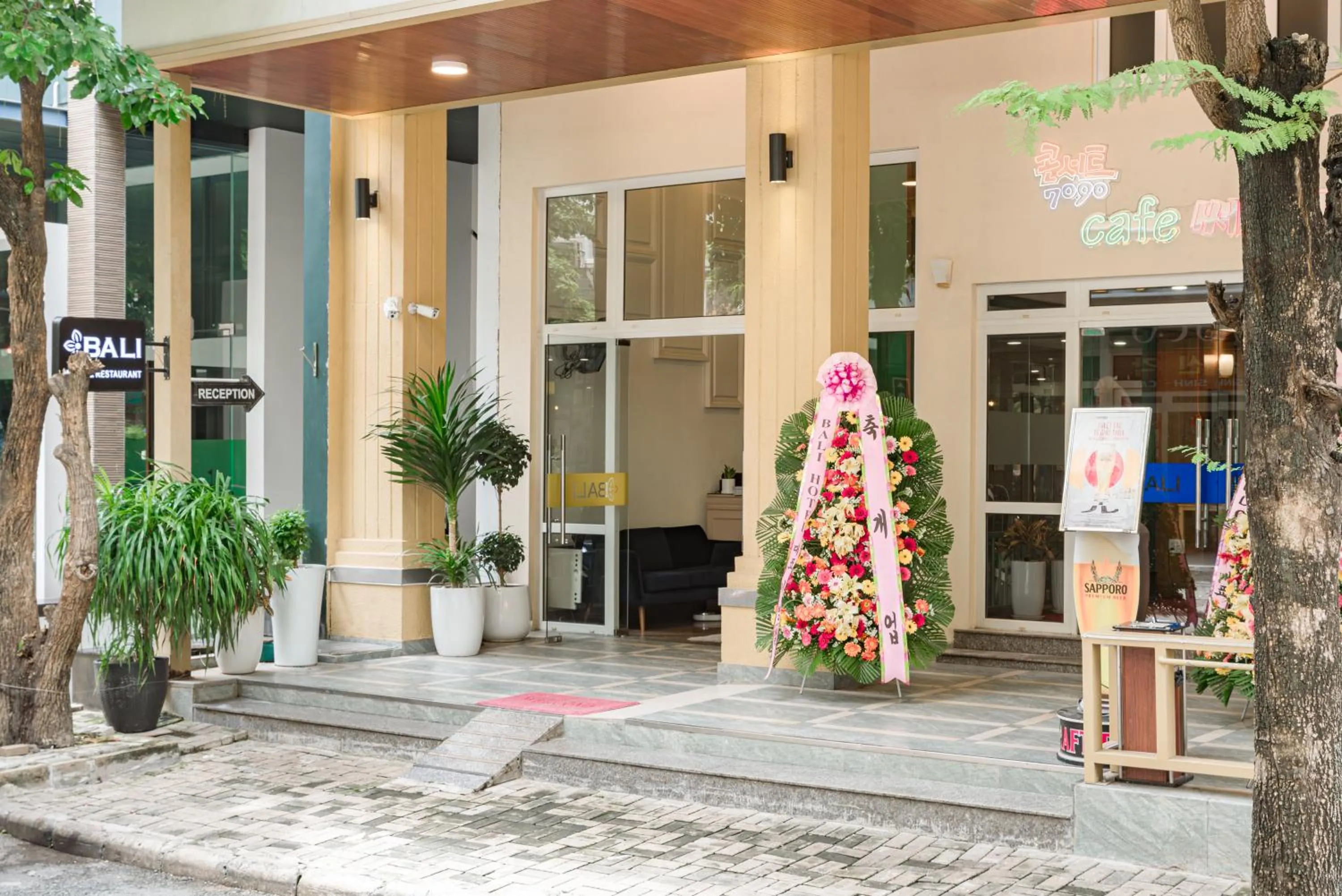 Facade/entrance in Bali Hotel