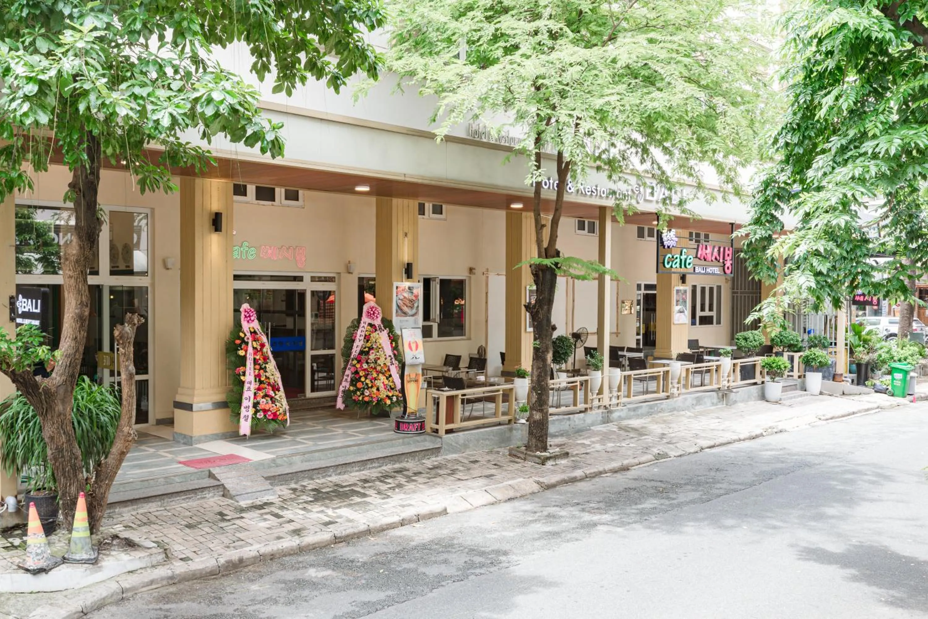 Facade/entrance in Bali Hotel