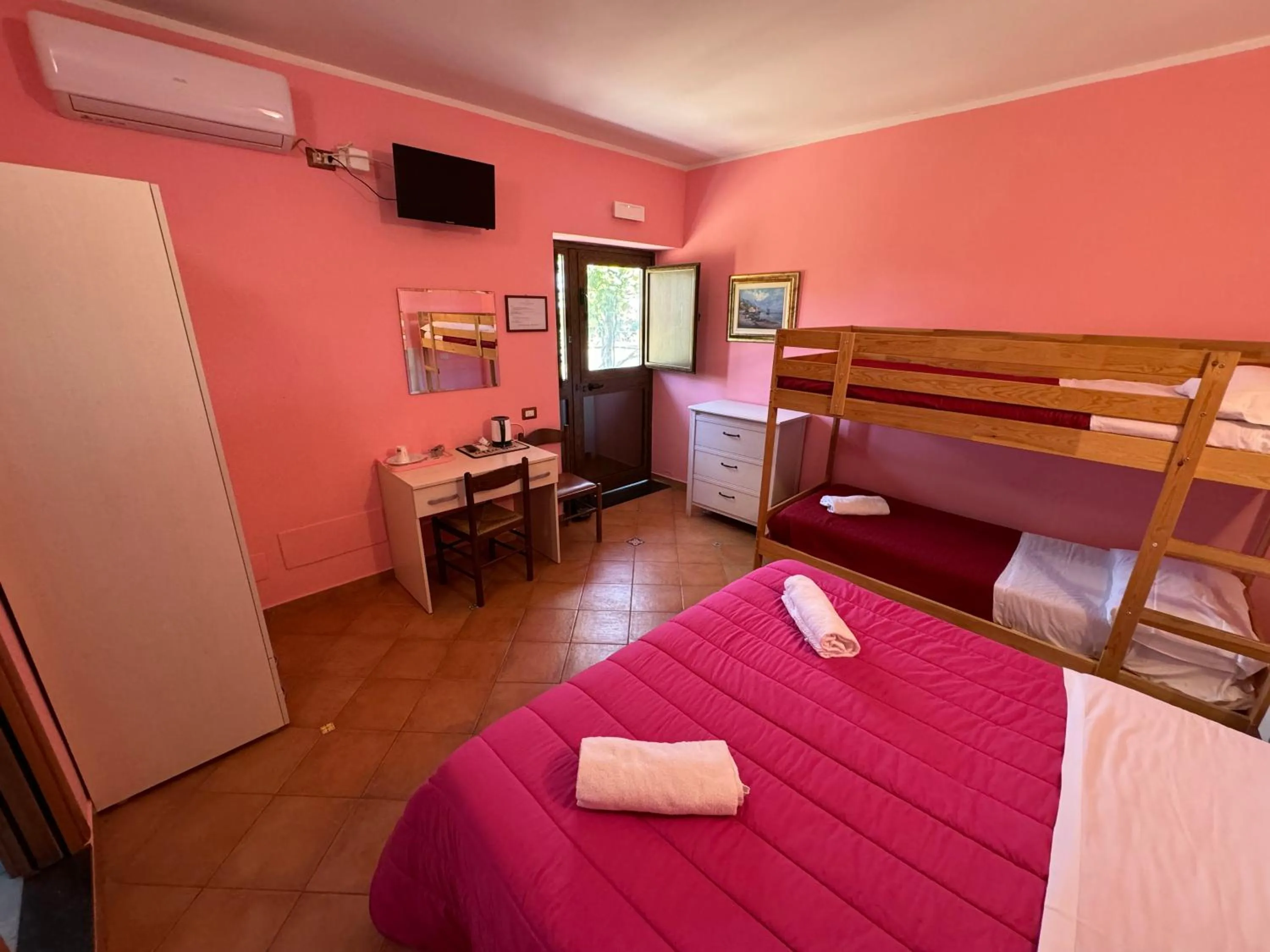 Bedroom, Bed in Agriturismo Piccolo Paradiso