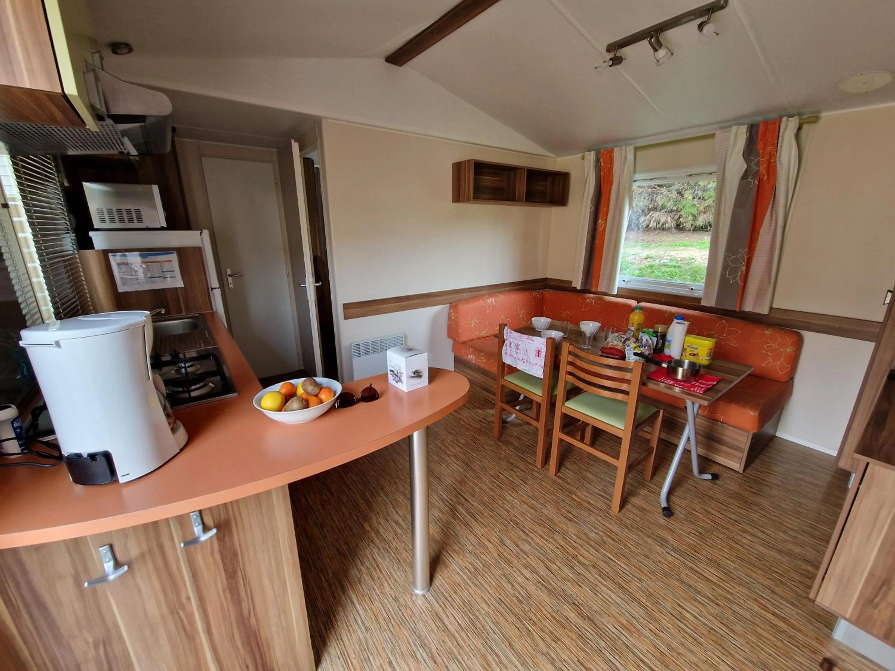 Kitchen or kitchenette in Camping Marmotel