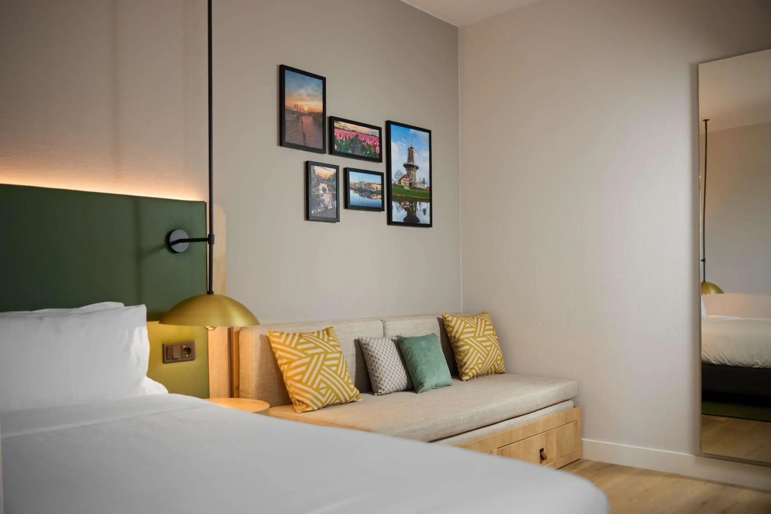 Queen Room with Sofa Bed in Hilton Garden Inn Leiden Queen Room with Sofa Bed in Hilton Garden Inn Leiden