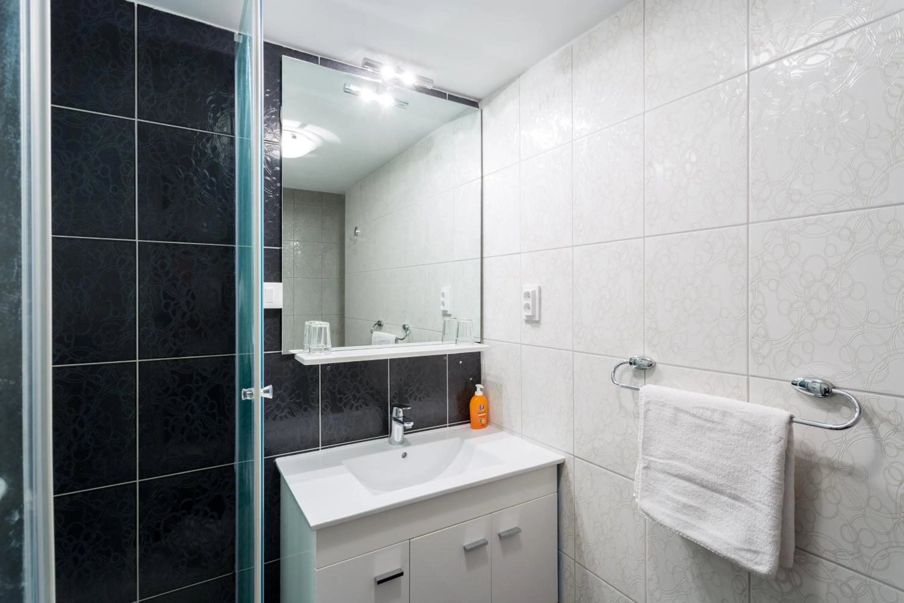 Bathroom in Adriatic Queen Rooms & Apartments