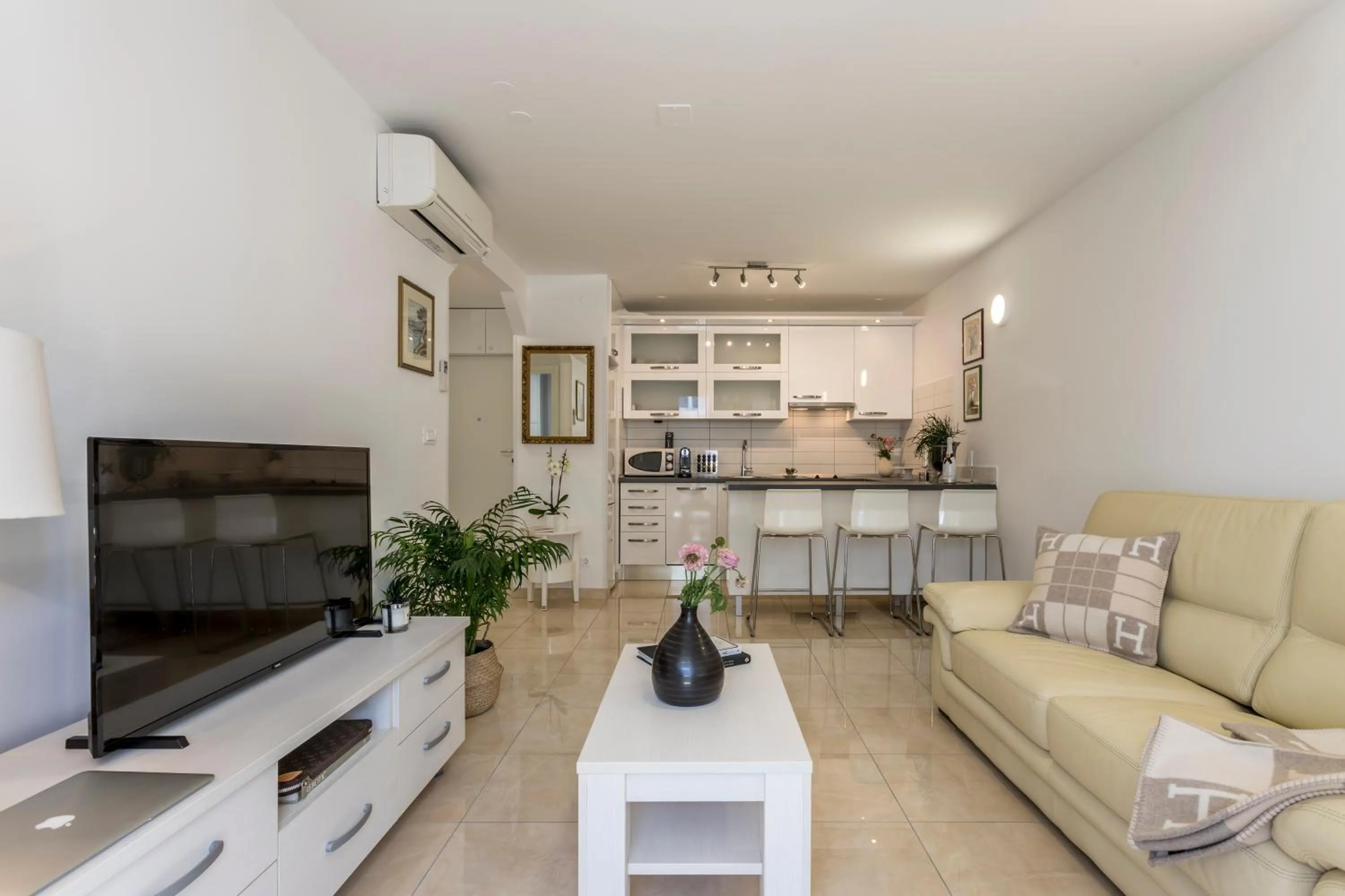 TV and multimedia in Adriatic Queen Rooms & Apartments